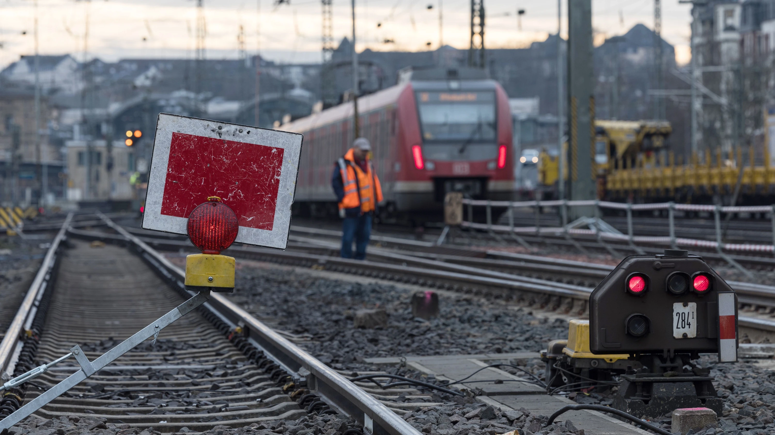ÖPNV im Rhein-Main-Gebiet: Bauarbeiten legen S-Bahnen und Regionalzüge im Sommer lahm