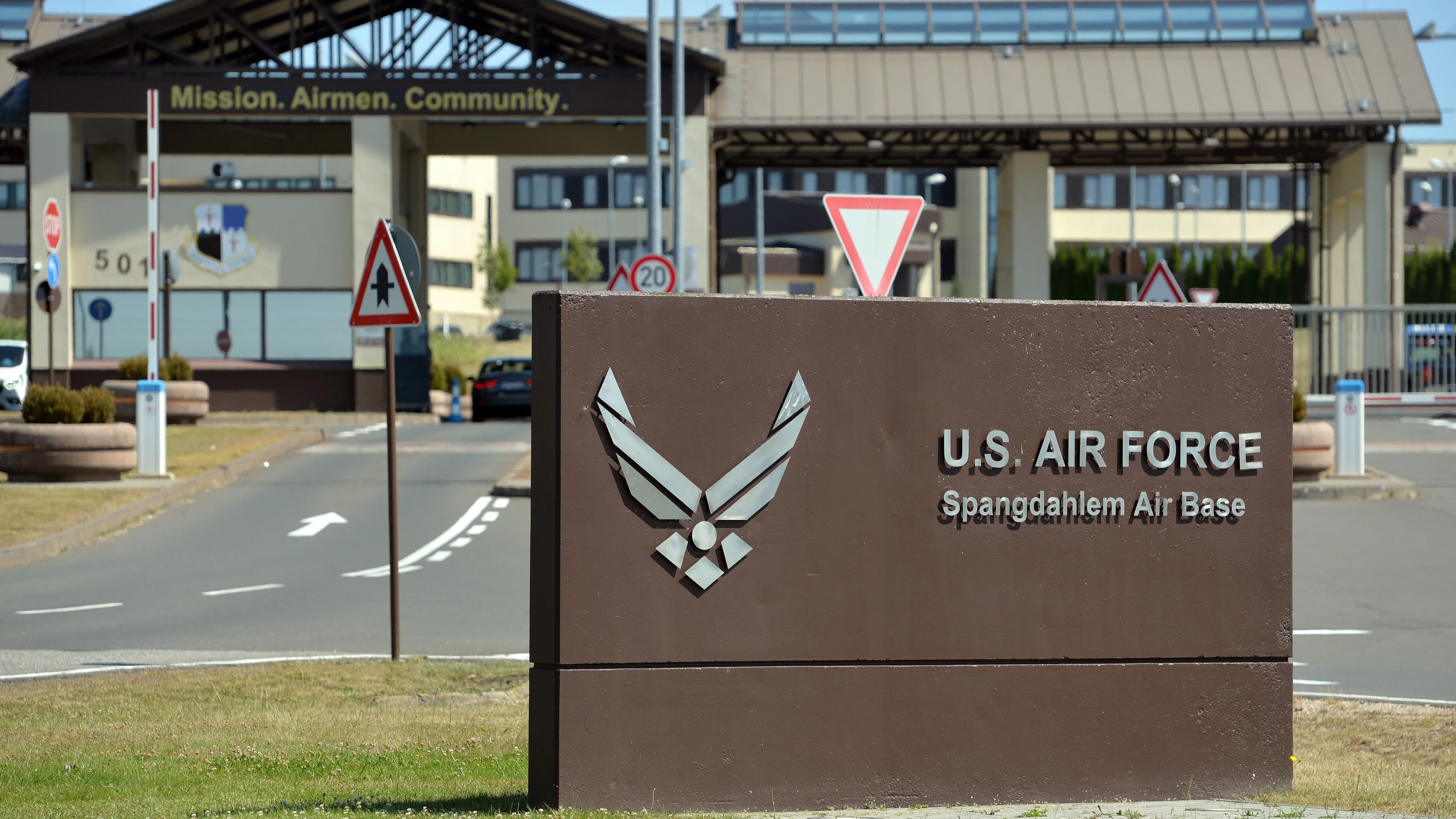 Ein Mensch verletzt: Militärflugzeug an US-Airbase Spangdahlem abgestürzt Ein Mensch verletzt: Militärflugzeug an US-Airbase Spangdahlem abgestürzt