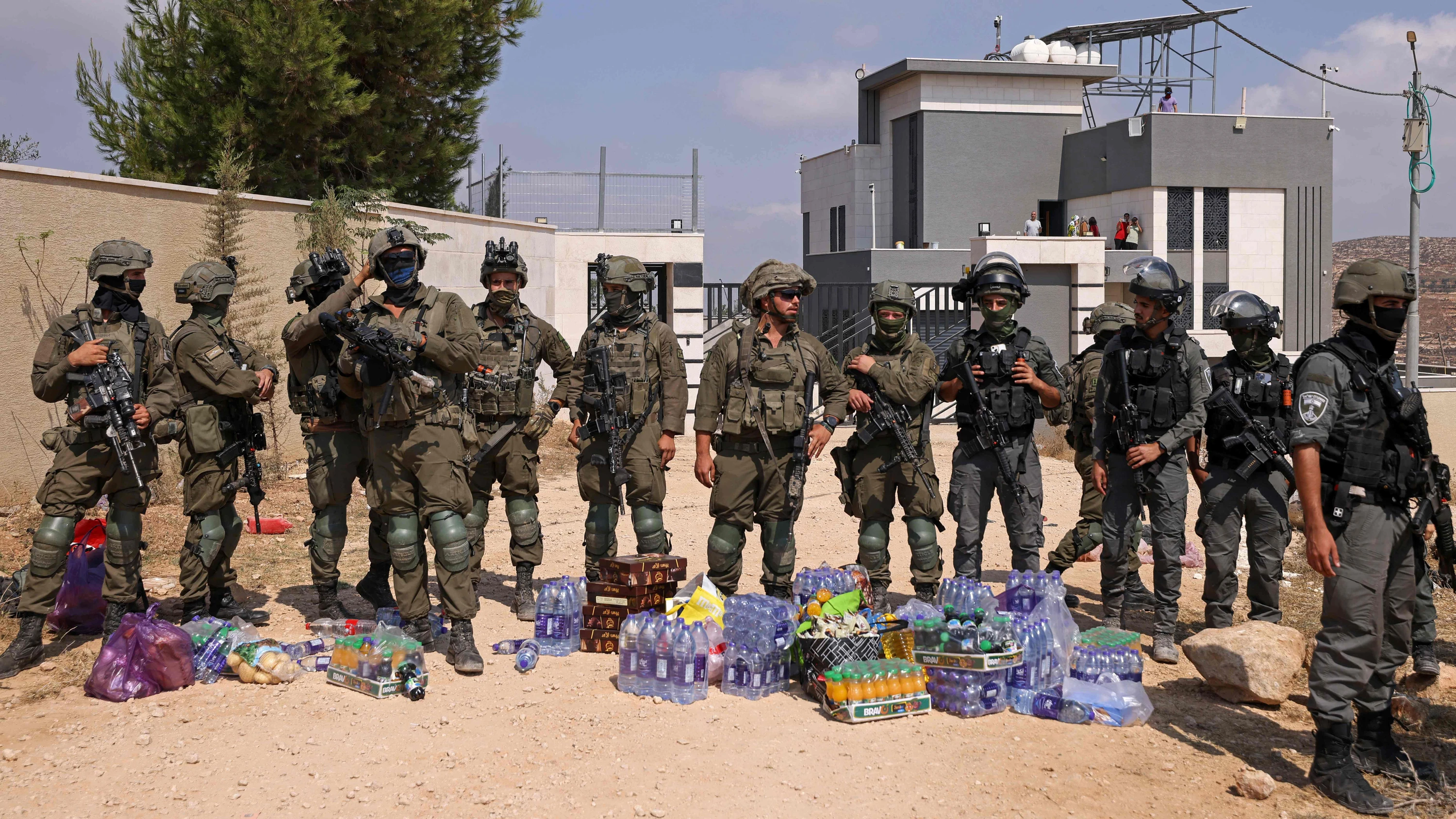 Bild: Radikale Siedler in Israel: Die schlagkräftigste Armee in Nahost versagt gegen ein paar Blockierer