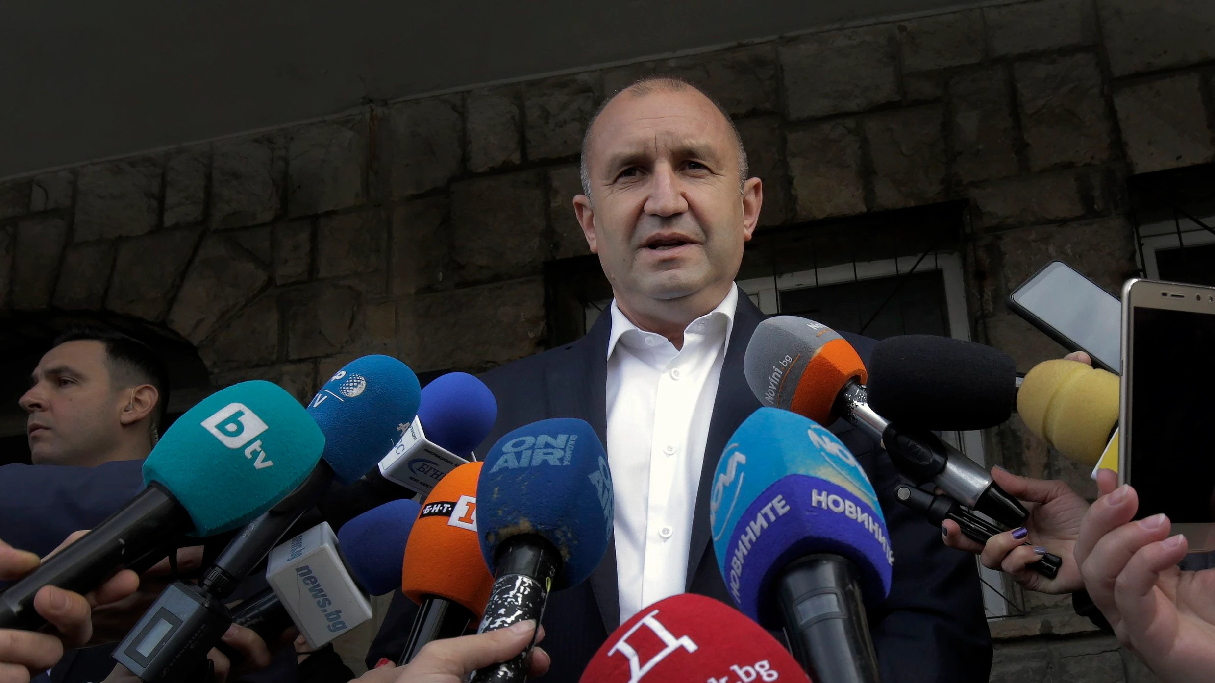 Laut Prognosen: Ex-Präsident Radew gewinnt Wahl in Bulgarien