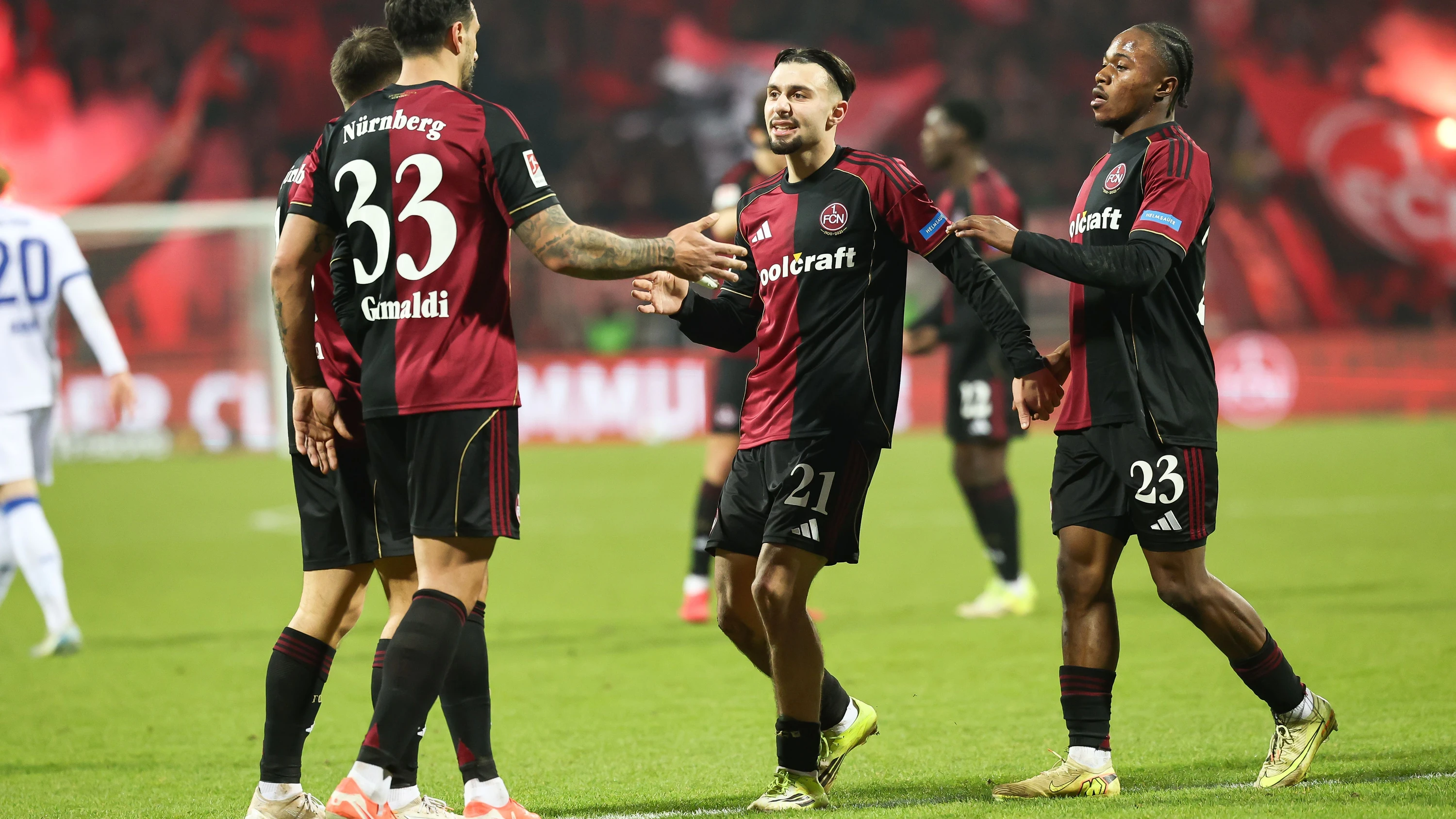 Bild: Zweite Bundesliga: Nürnberg zerlegt Karlsruhe