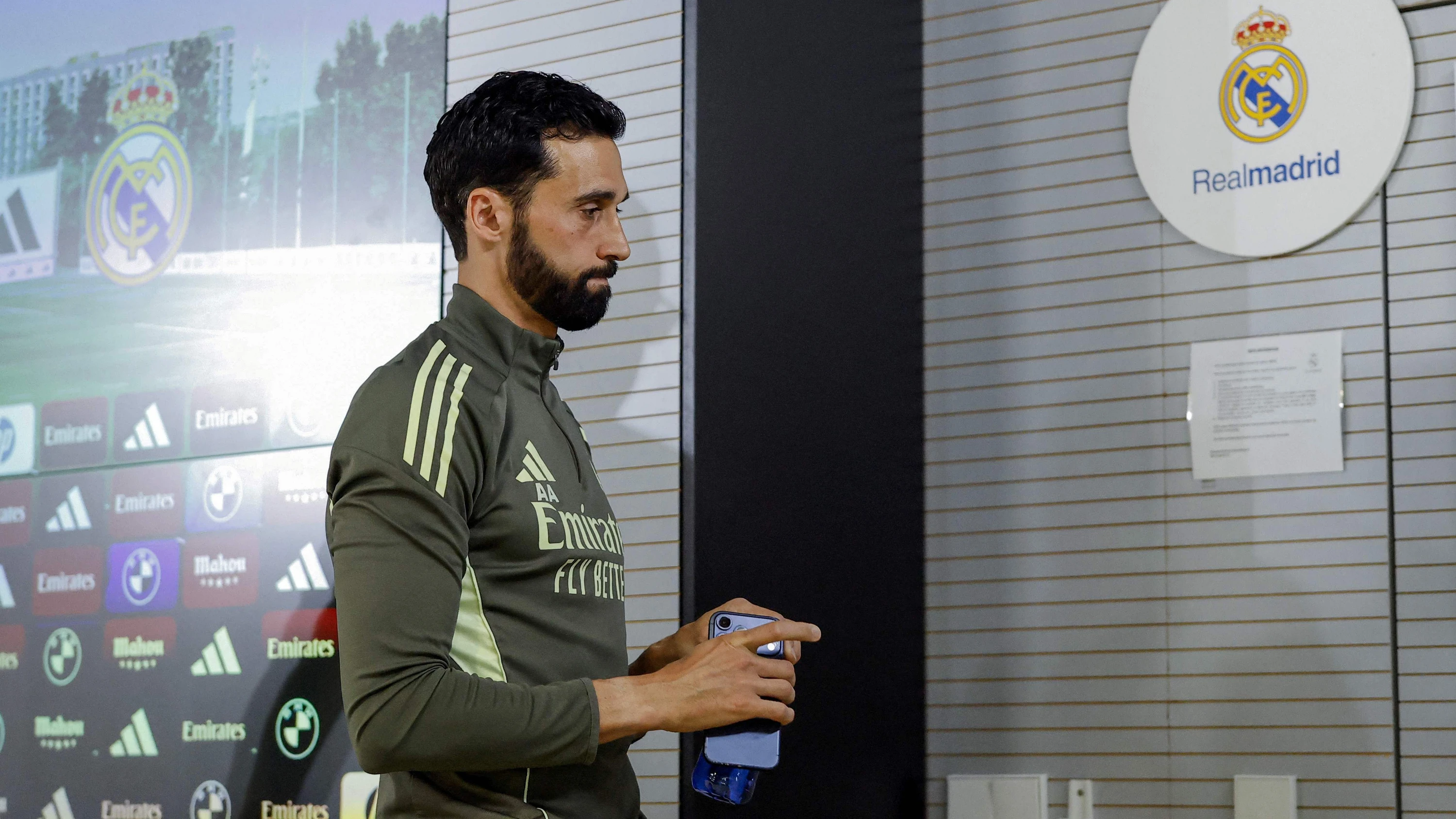 Auch Alaba geht: Real-Trainer Arbeloa verkündet Abschied