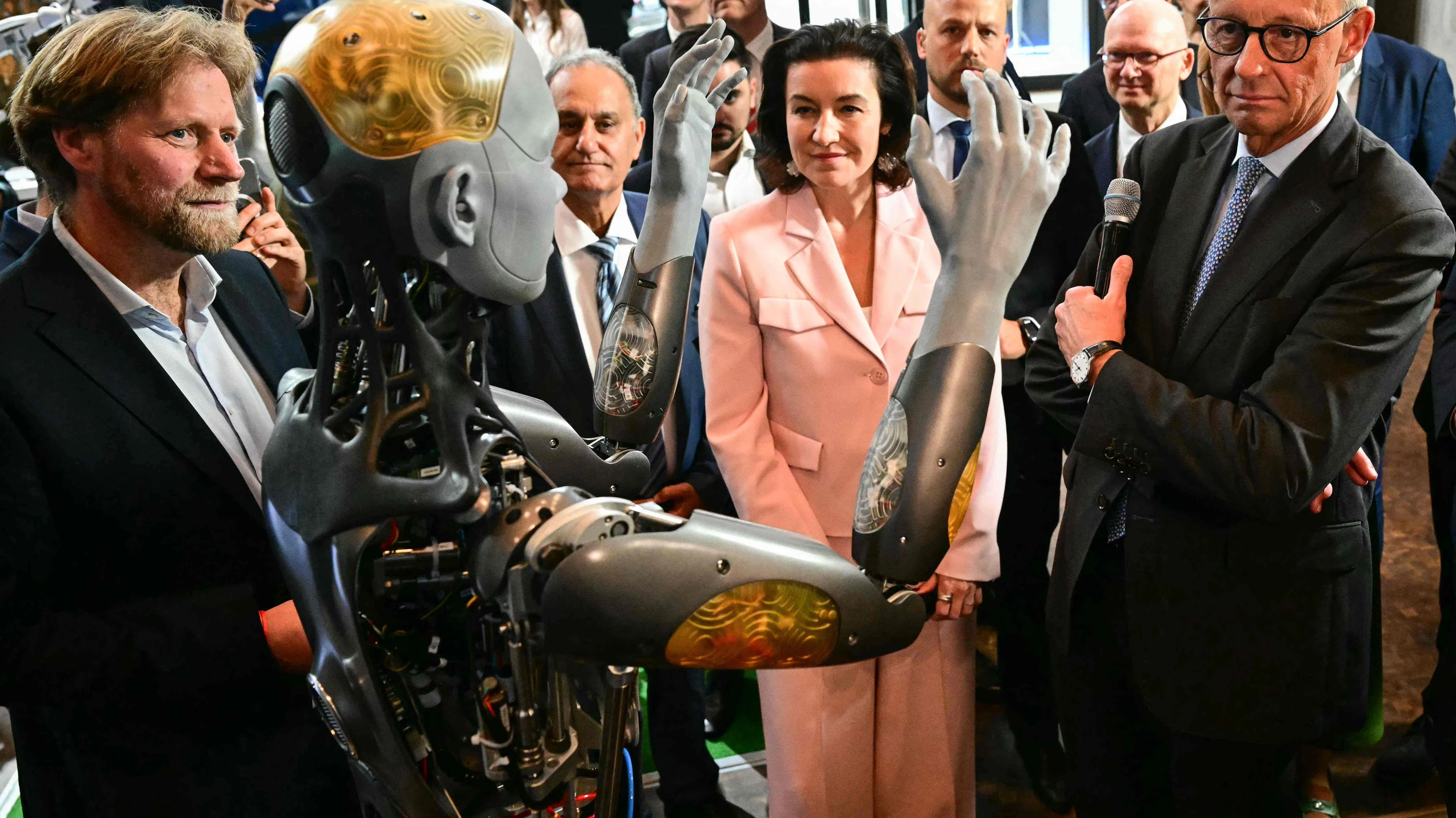 Bundesforschungsministerin Dorothee Bär und Bundeskanzler Friedrich Merz beim Start der High-Tech-Agenda - AFP