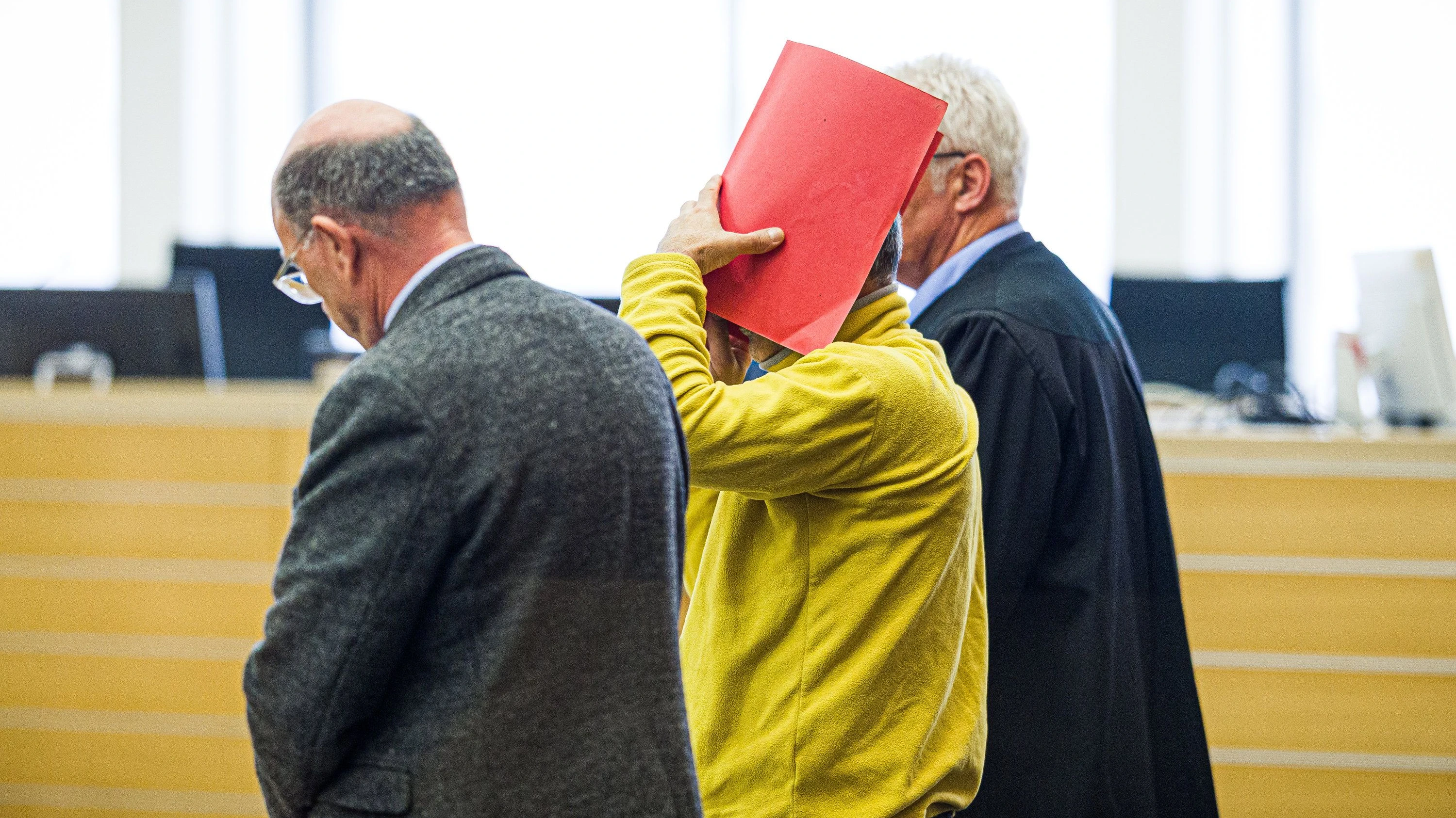 Urteil in Braunschweig: Schlafende Ehefrau angezündet – lebenslange Haft für 50-Jährigen