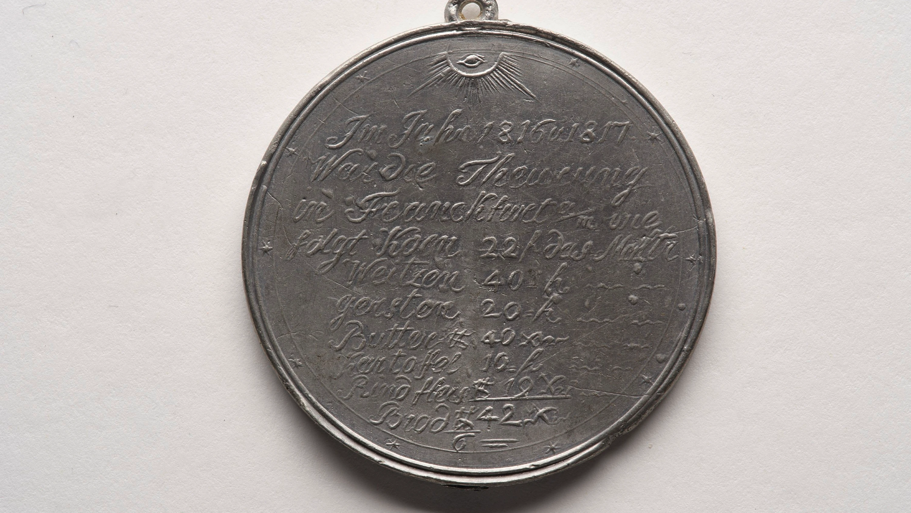 Alles wird teurer: Auf einer Medaille von 1817 wurden verschiedene Preise notiert. - HMF