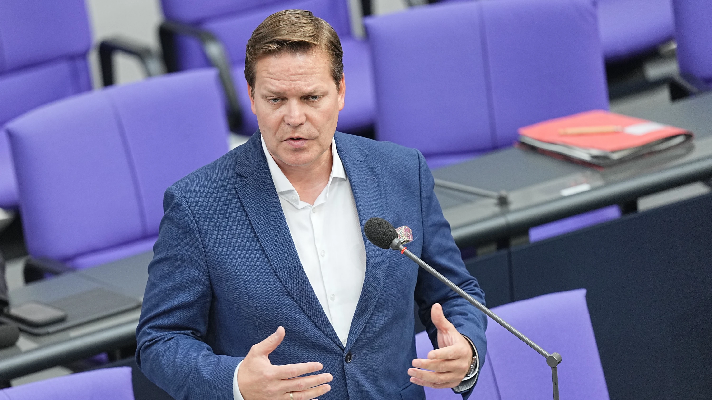 Deutschland-Liveblog: Merz hat Sorge offenbar nicht persönlich über Entlassung informiert