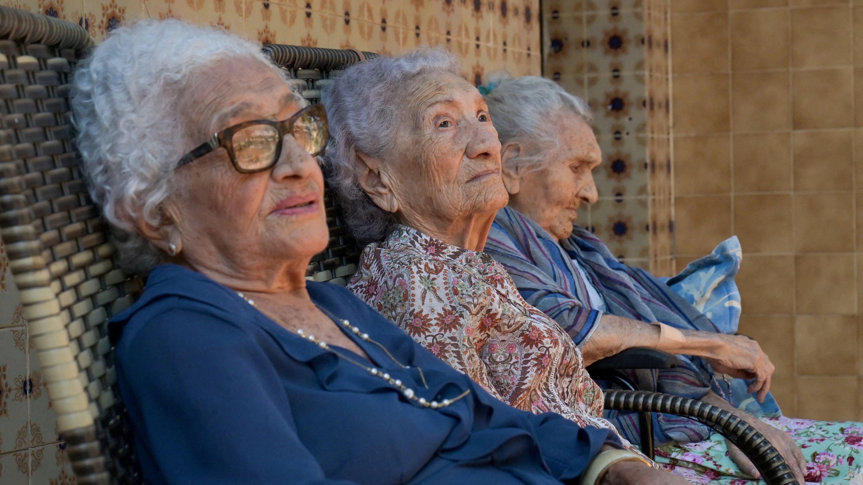Seit mehr als 100 Jahren Schwestern: Zoraide de Deus Mota, 104, Zulina de Deus Nunes, 103, und Levita de Deus Nunes, 109, aus Brasilien sind die ältesten lebenden Geschwister. - Reuters