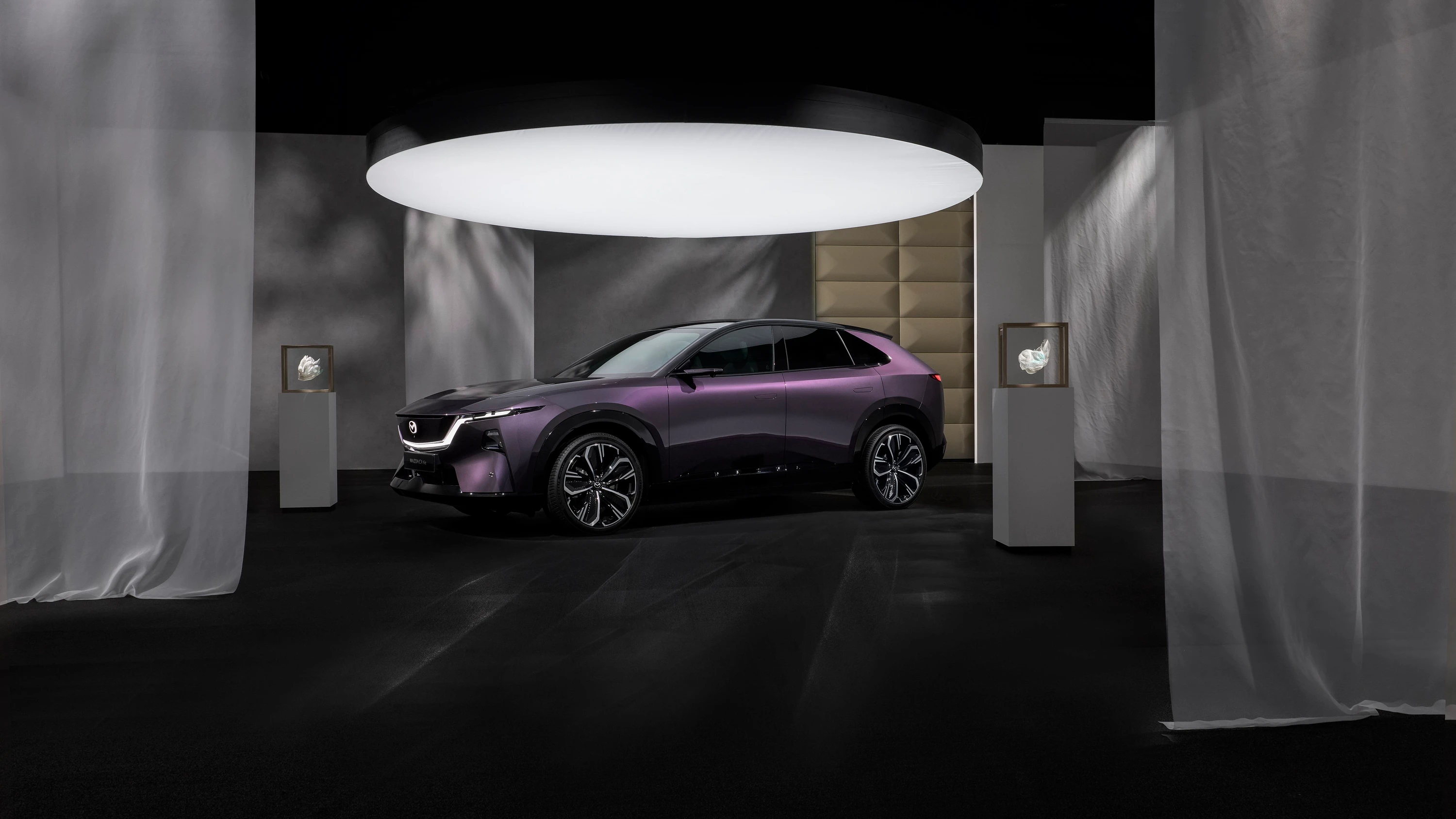 Vorstellung Mazda CX-6e: Bildschirm mit Auto