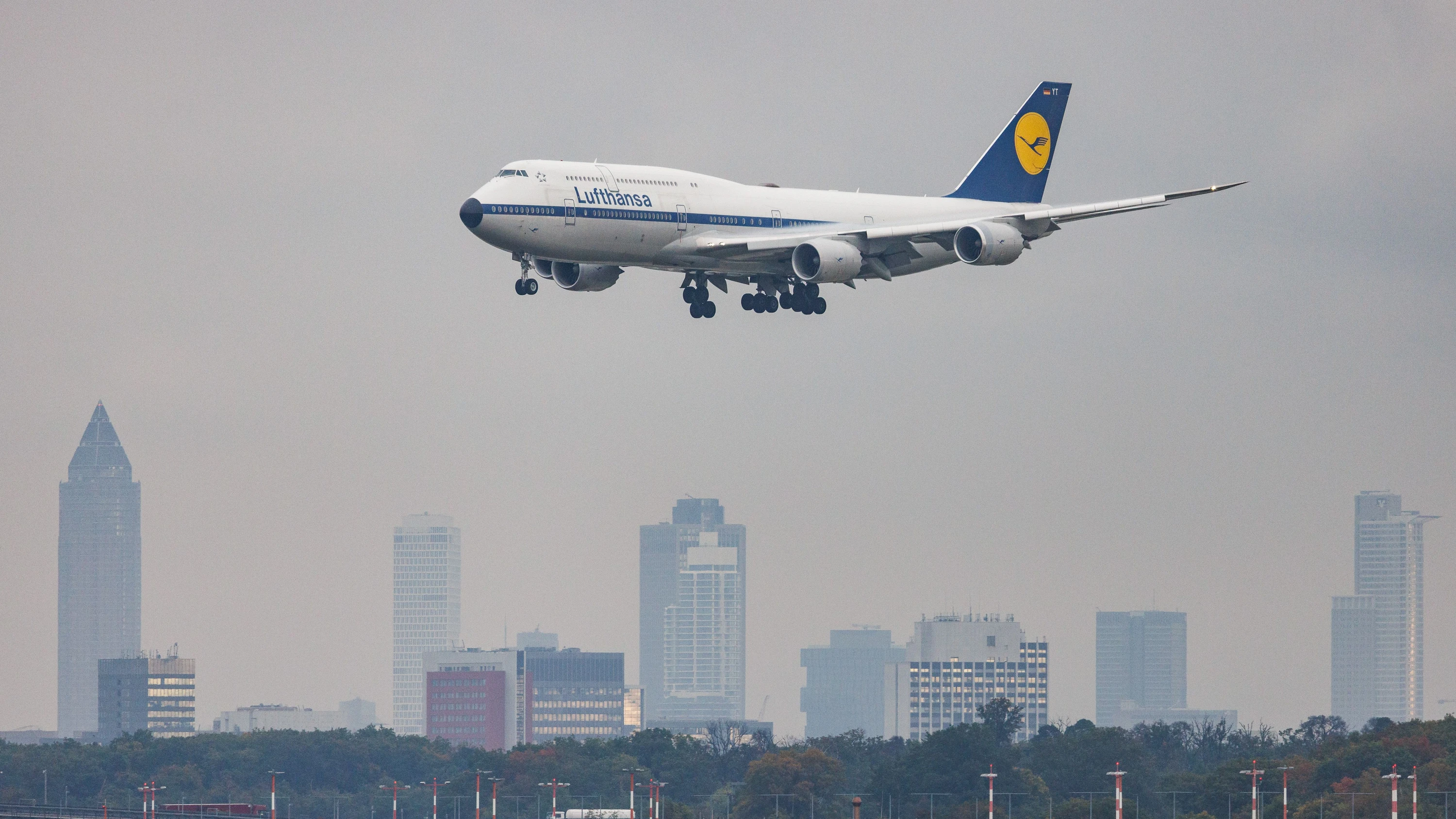Business-Ticker: Gewinn bei Lufthansa bricht wegen Kerosinkosten und Streiks ein Business-Ticker: Gewinn bei Lufthansa bricht wegen Kerosinkosten und Streiks ein