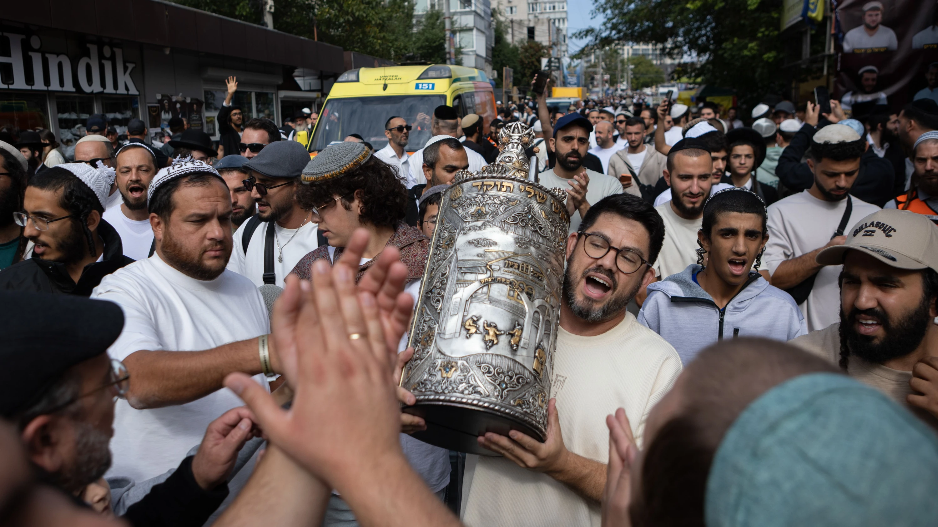 Jüdische Pilger in Uman: Vor Luftangriffen haben sie keine Angst Jüdische Pilger in Uman: Vor Luftangriffen haben sie keine Angst
