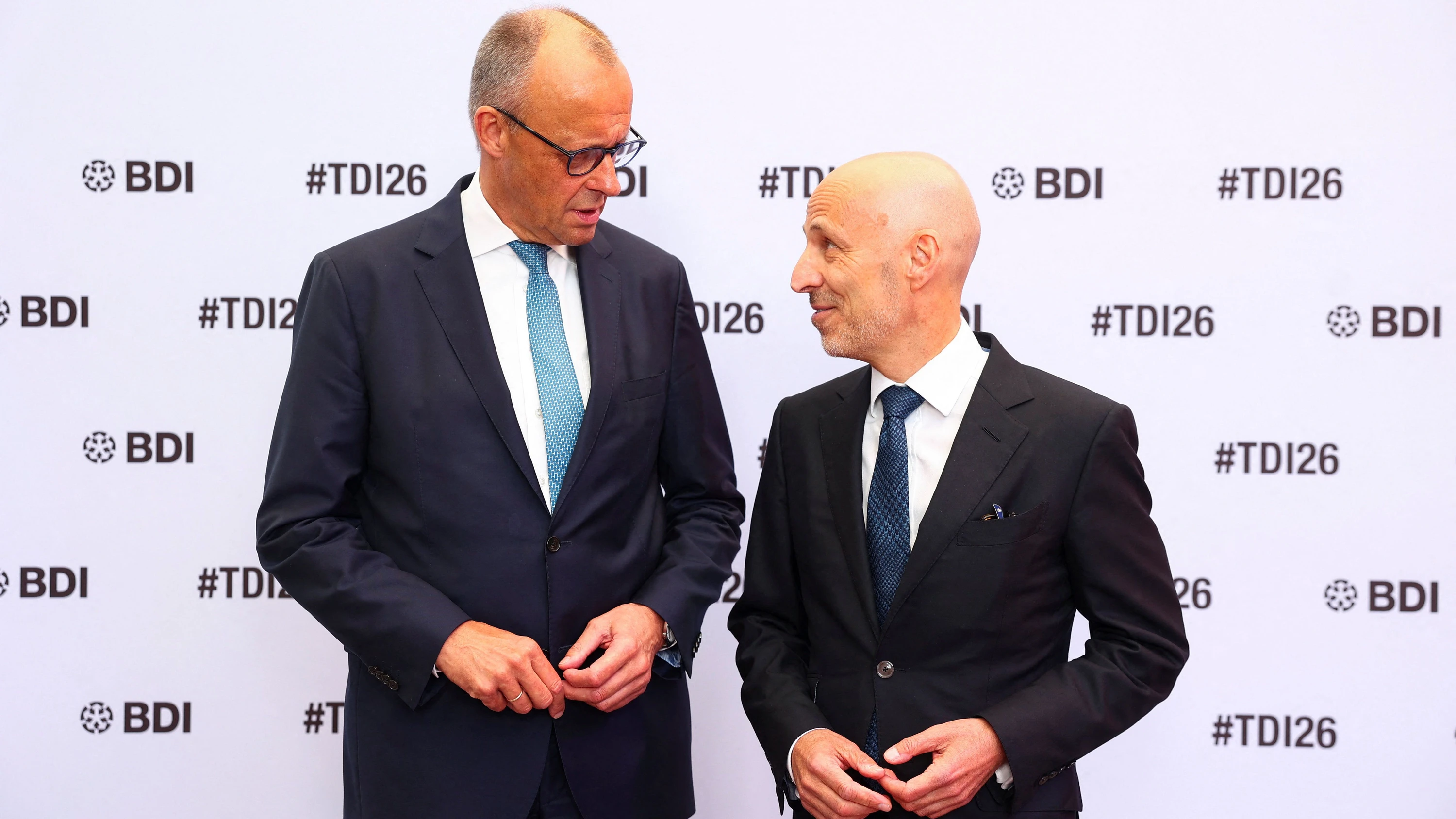 Beziehung zur Industrie: Ist Merz der Kanzler der Bosse? Beziehung zur Industrie: Ist Merz der Kanzler der Bosse?