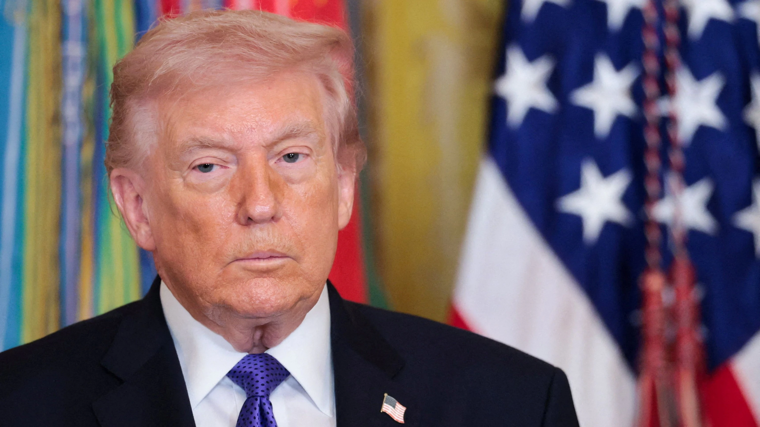 Business-Ticker: Trump zieht im Streit mit US-Kanzleien zurück