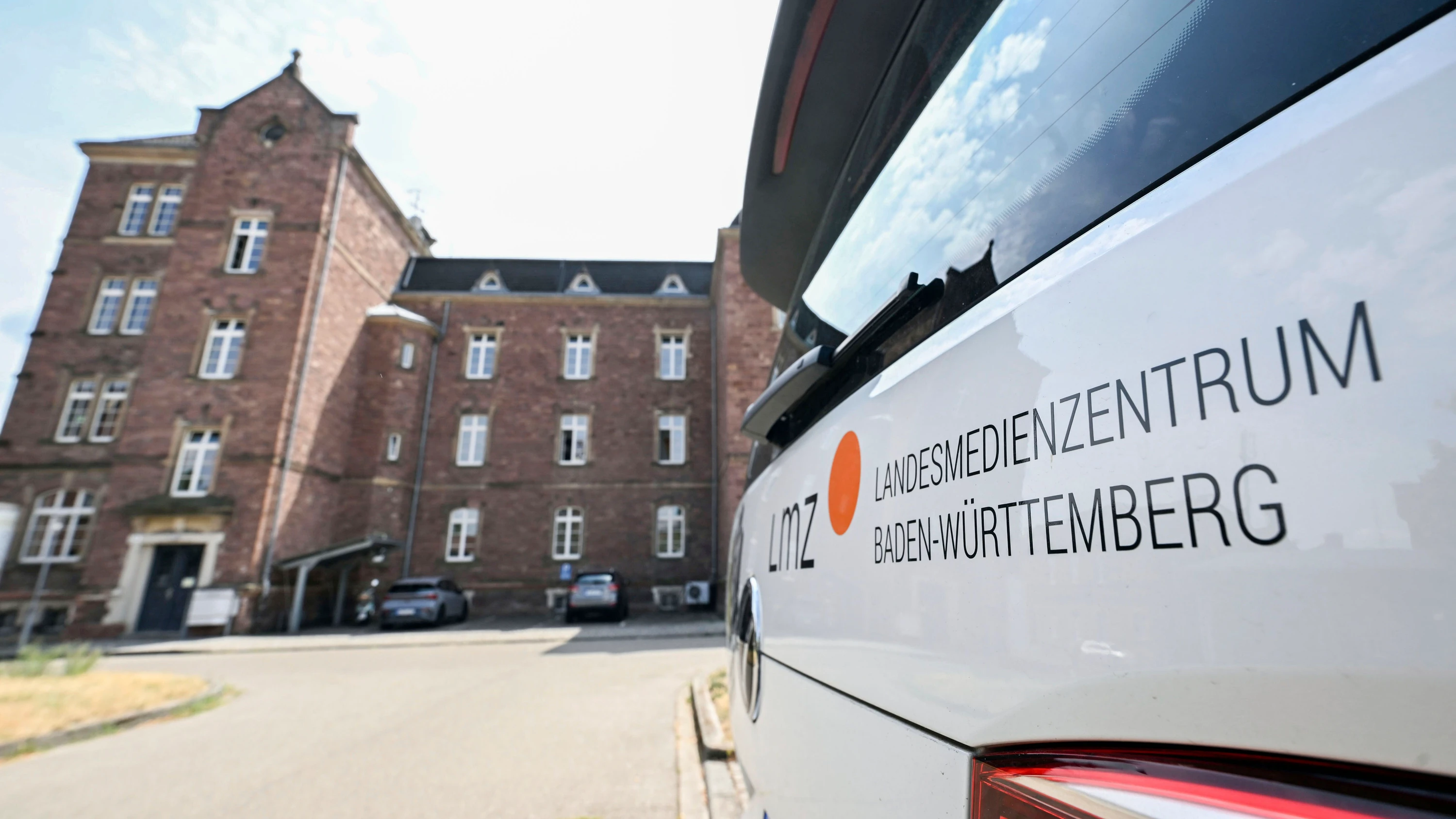 Steuerverschwendung: Ein riesiger Fuhrpark und ein Videostudio für „digitale Weihnachtsgrüße“ Steuerverschwendung: Ein riesiger Fuhrpark und ein Videostudio für „digitale Weihnachtsgrüße“
