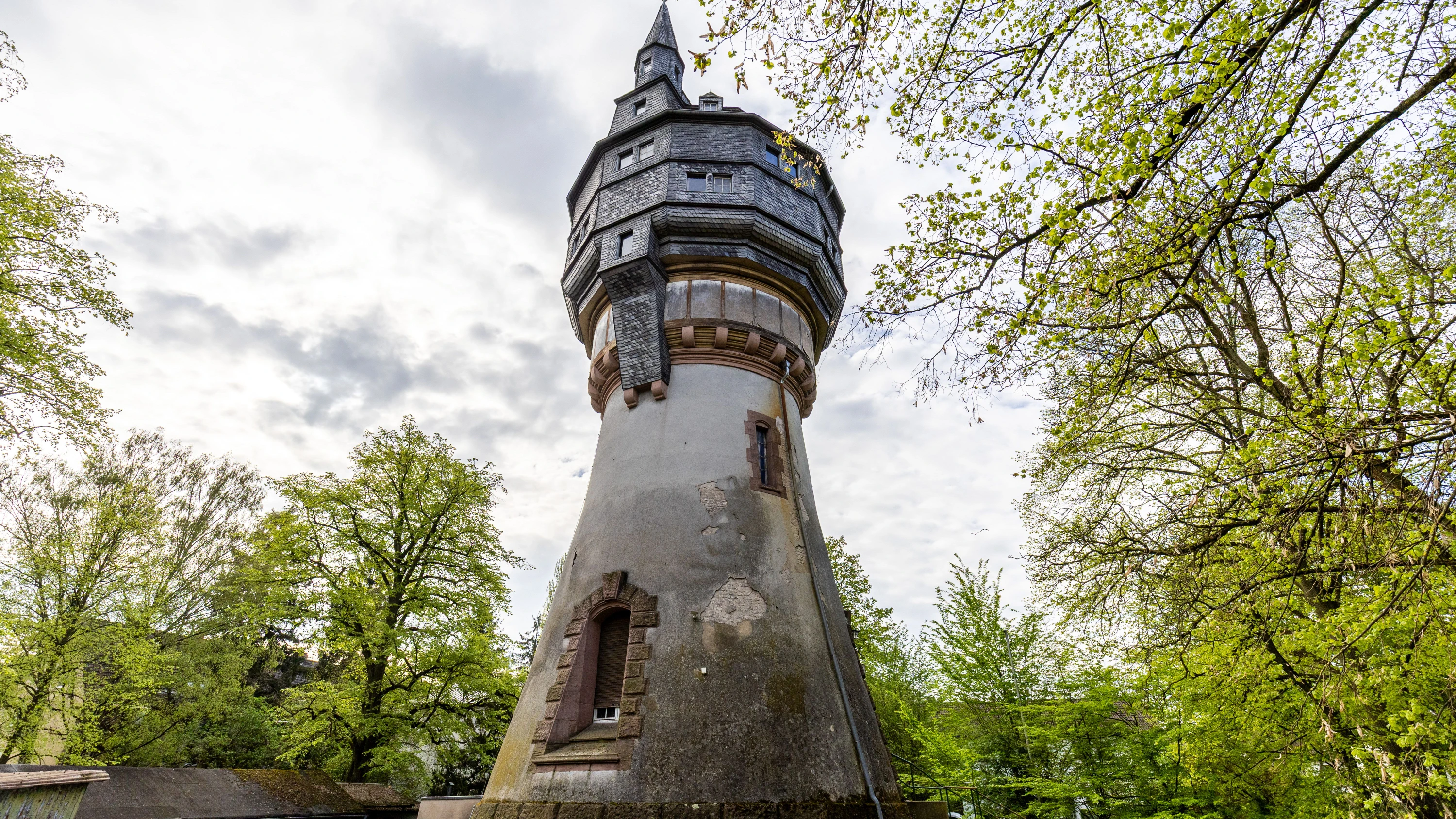 Verfallendes Wahrzeichen: Eschersheimer Wasserturm soll verkauft werden