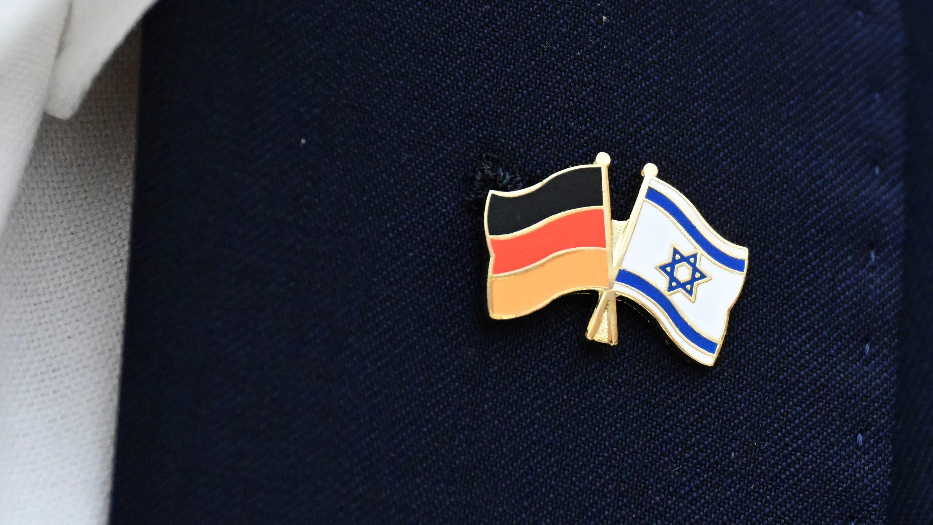 Israel-Flagge Am Revers: Mann nach mutmaßlich antisemitischem Angriff festgenommen Israel-Flagge Am Revers: Mann nach mutmaßlich antisemitischem Angriff festgenommen