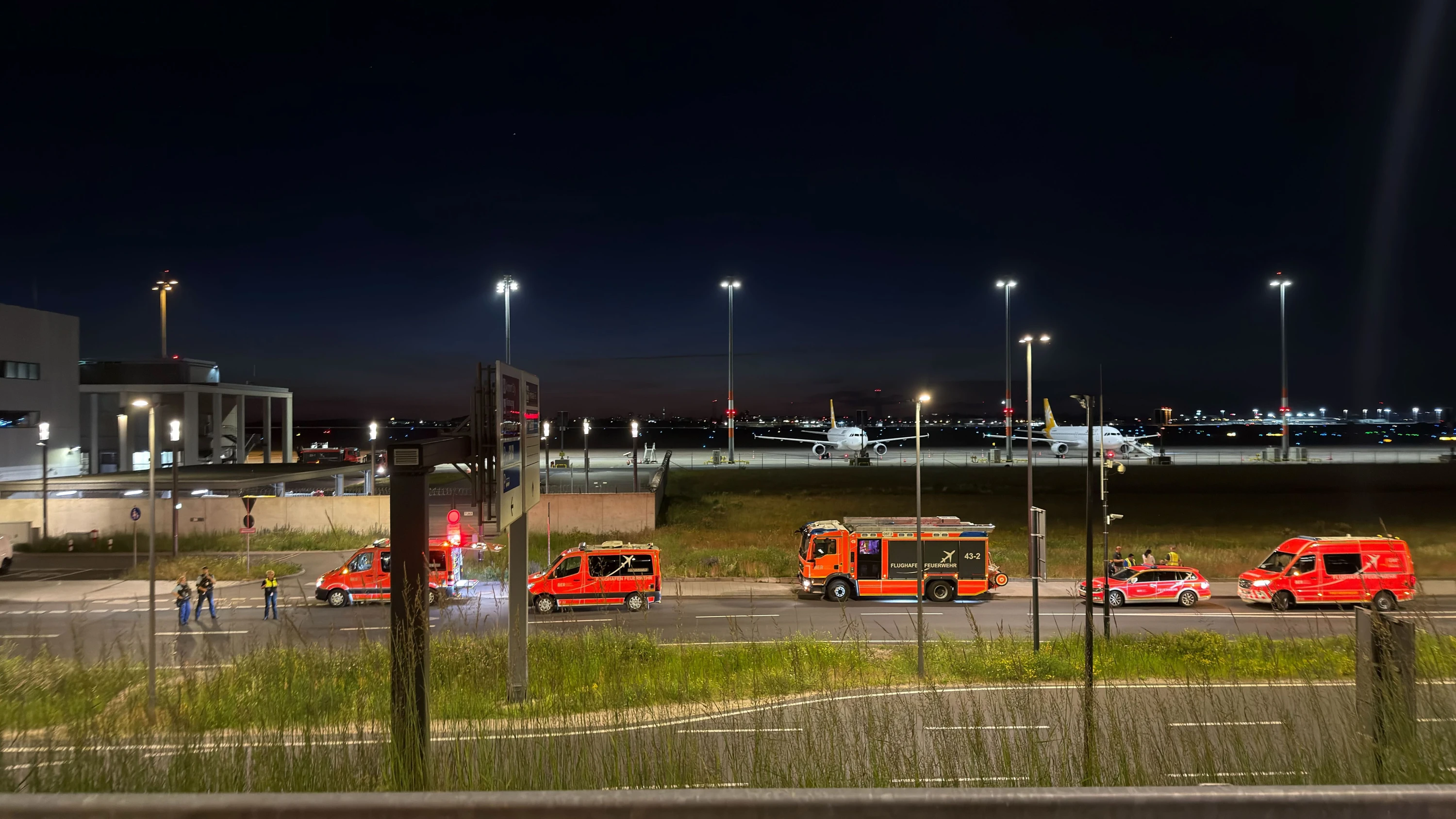 Terminal 2 wieder offen: Entwarnung nach Bombendrohung am BER Terminal 2 wieder offen: Entwarnung nach Bombendrohung am BER