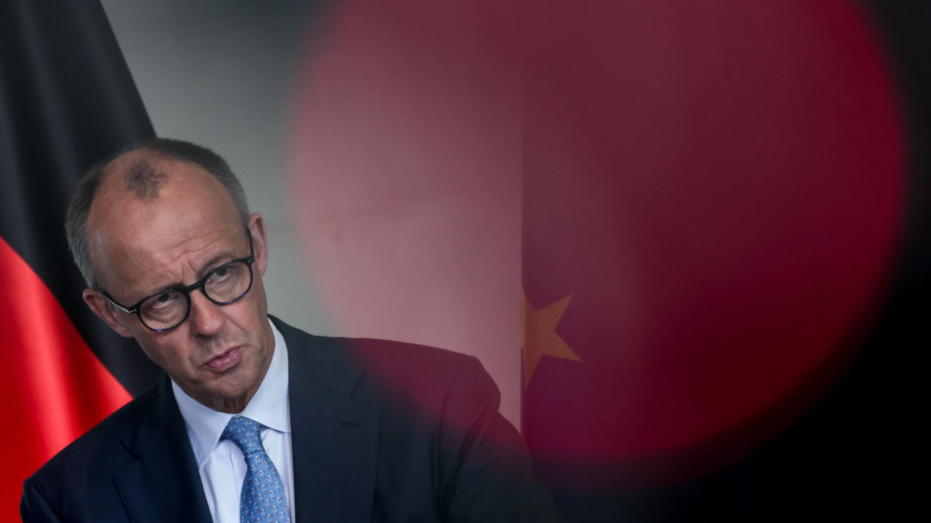 Bundeskanzler Friedrich Merz (CDU) will morgen nach Paris zur Konferenz über eine mögliche Sicherung der Straße von Hormus reisen. - EPA