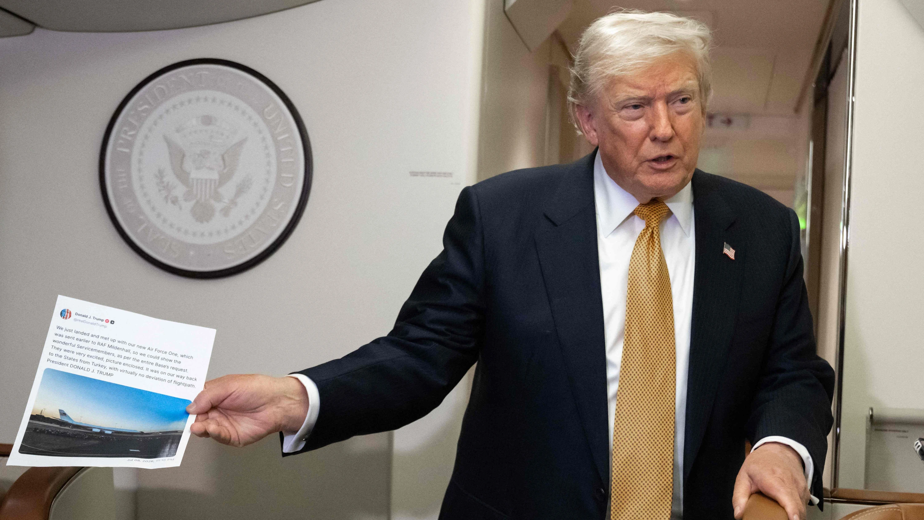 USA unter Trump: Trump will seine Posts auf Truth Social zu Geld machen