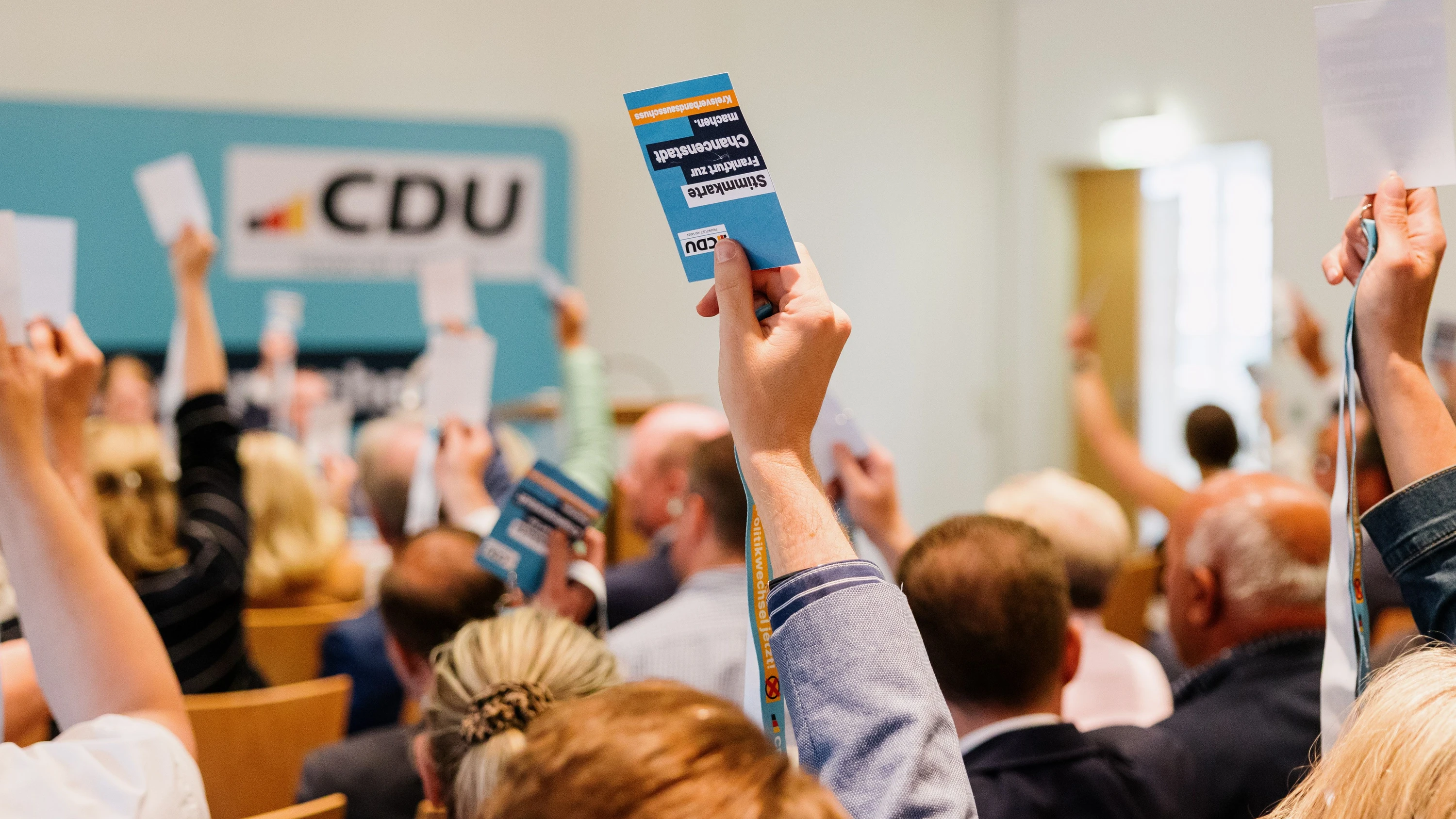 Breite Mehrheit: Trotz vereinzelter Kritik gab es bei der Frankfurter CDU keine Stimmen gegen den Koalitionsvertrag mit Grünen und SPD. - Janek Stempel