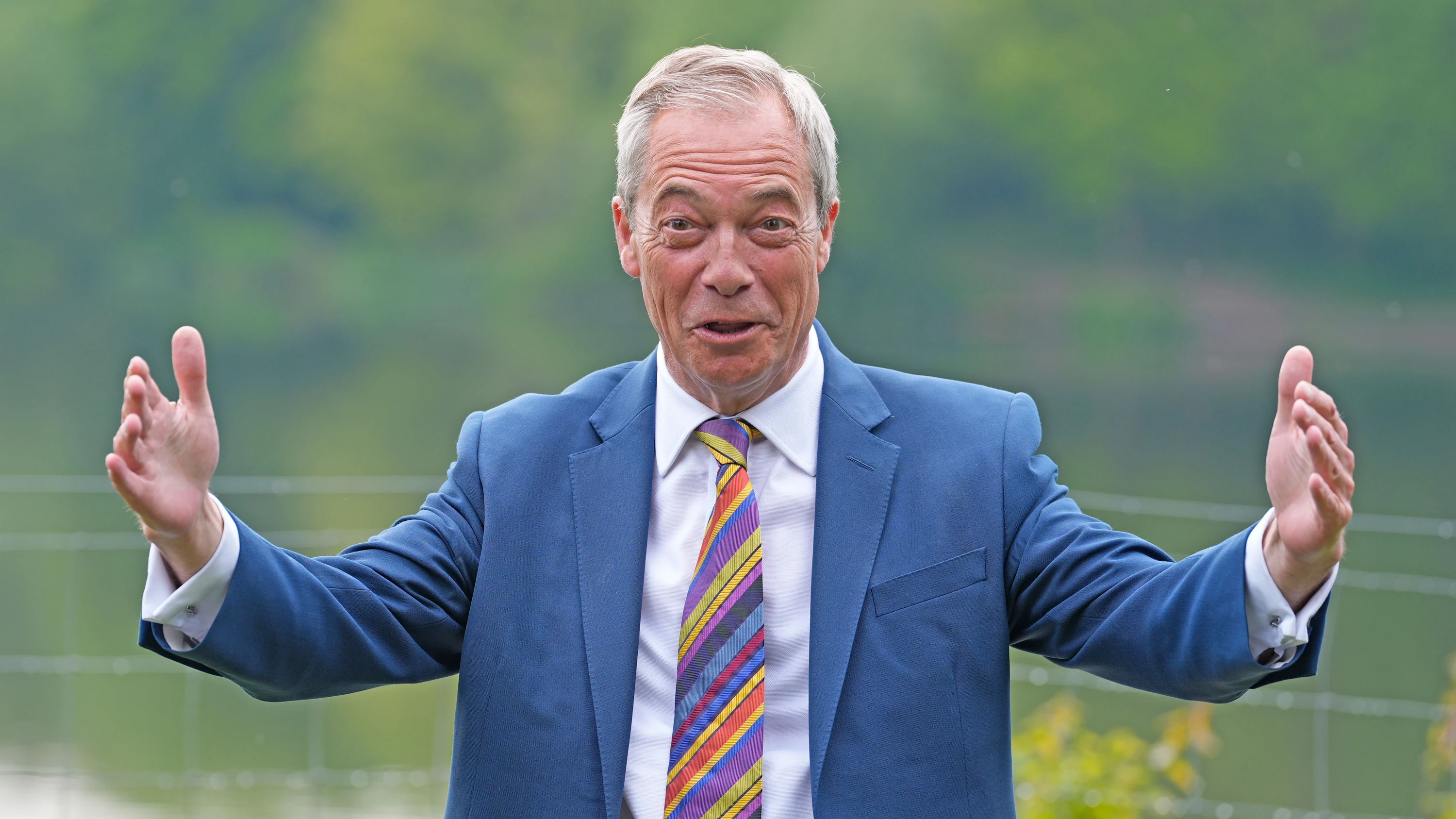 Reform UK in Nöten: Wie Nigel Farage Geschenke einsammelt Reform UK in Nöten: Wie Nigel Farage Geschenke einsammelt