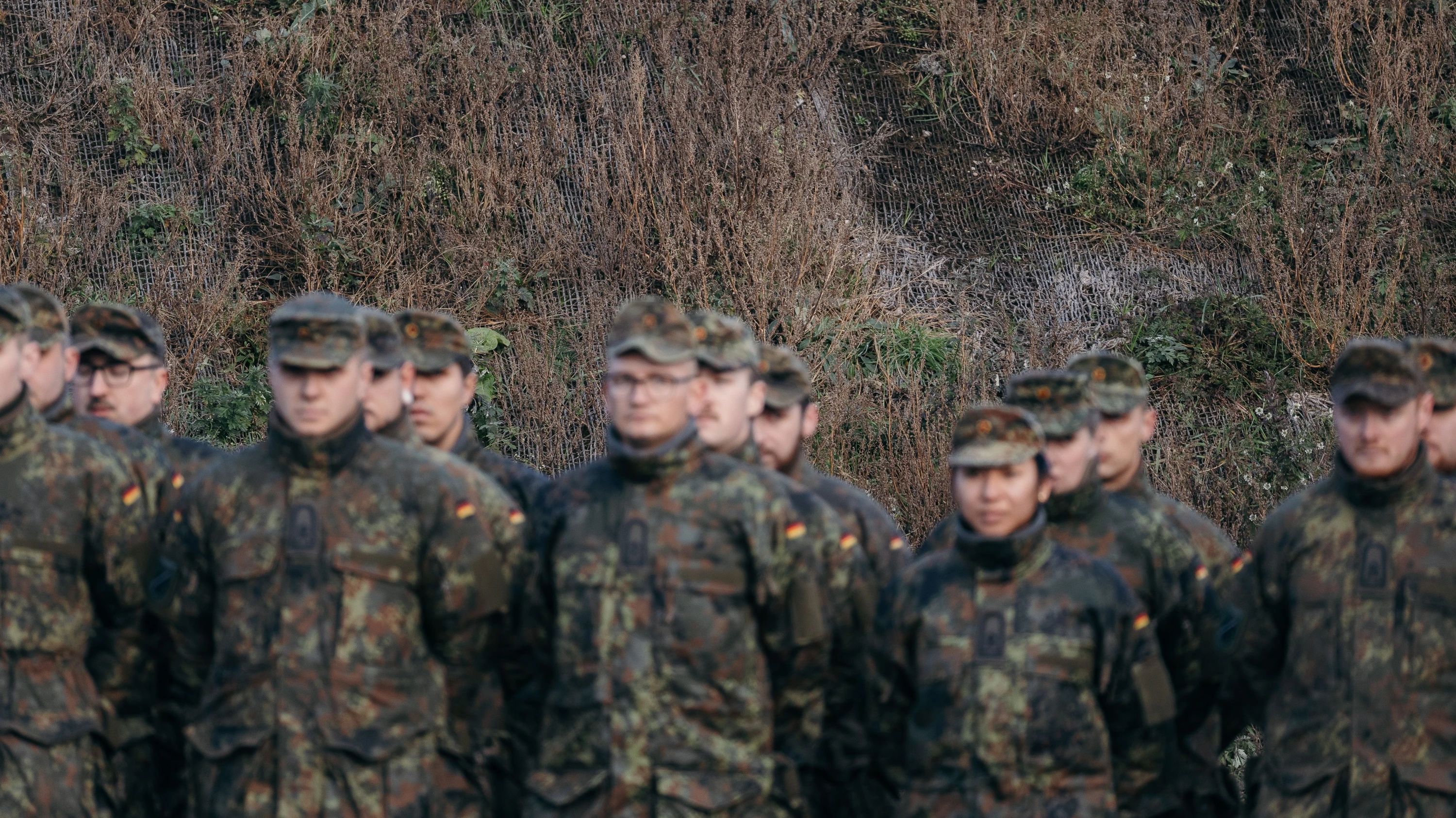 Tarnkleidung, Camouflage, Soldaten in Tarnmuster - Jens Gyarmaty