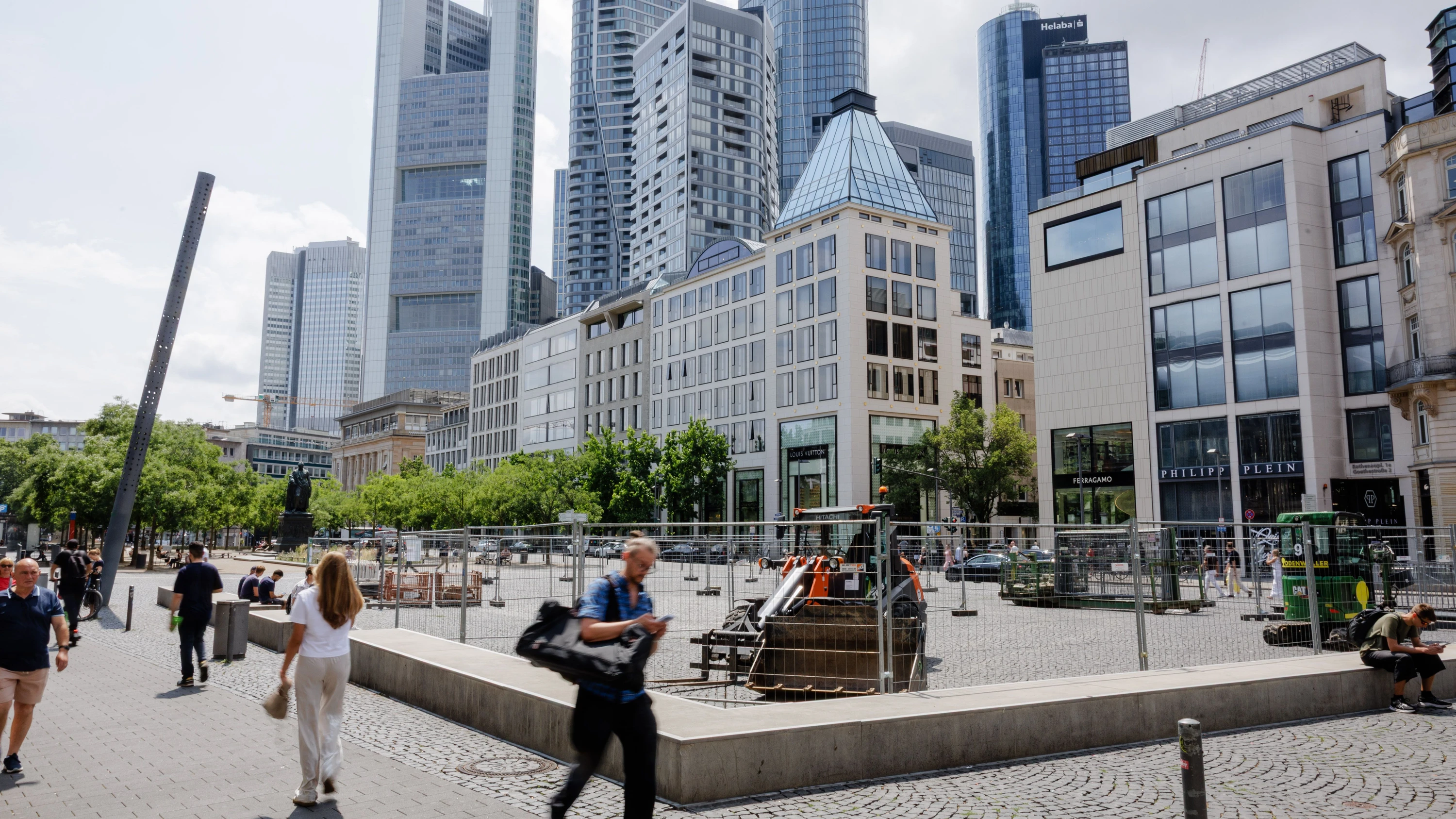 Klimaanpassung in Frankfurt: Rathenauplatz erhält Hochbeete, aber kein Dach Klimaanpassung in Frankfurt: Rathenauplatz erhält Hochbeete, aber kein Dach