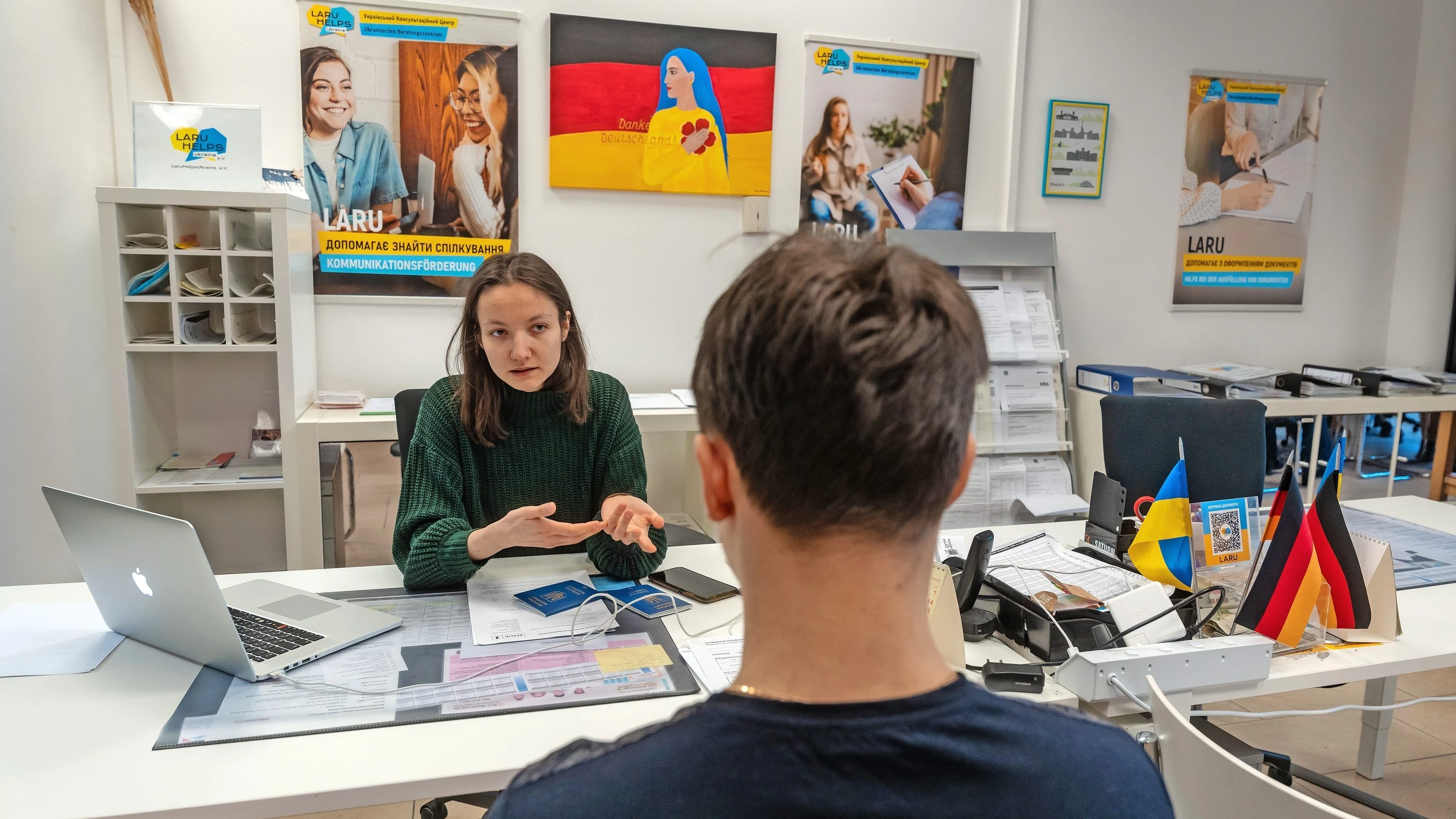 Ukrainer in Deutschland: Statt der Front ruft der Papierkrieg Ukrainer in Deutschland: Statt der Front ruft der Papierkrieg