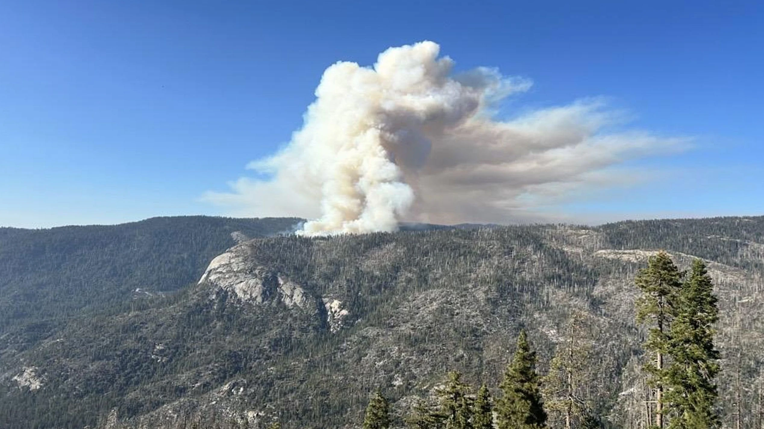 In einer schwer zugänglichen Felsregion: Das „Dome Fire“ im Yosemite-Nationalpark - dpa