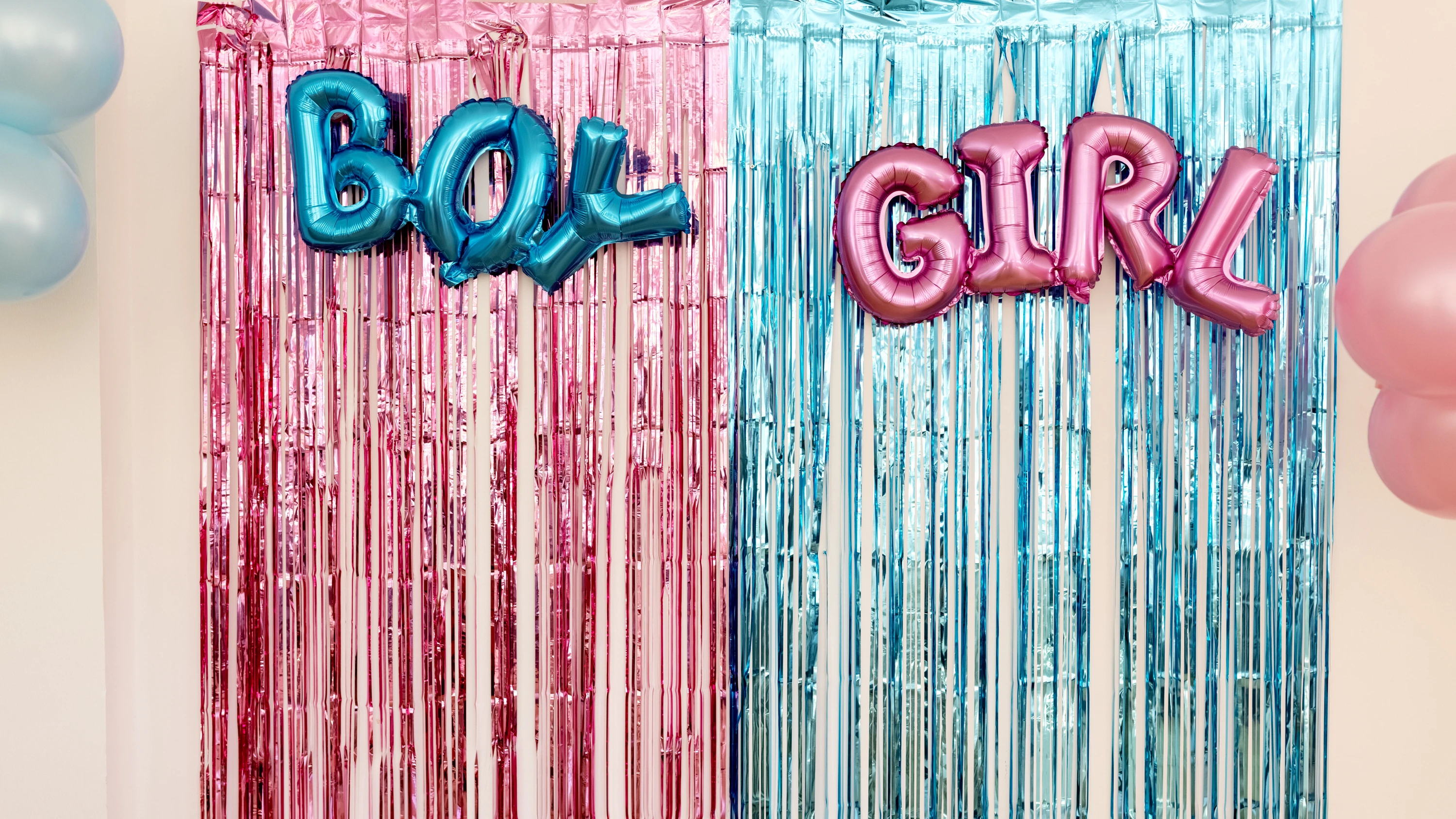 Gleich geht es los: Dekoration für eine „Gender Reveal Party“ werdender Eltern. - Getty