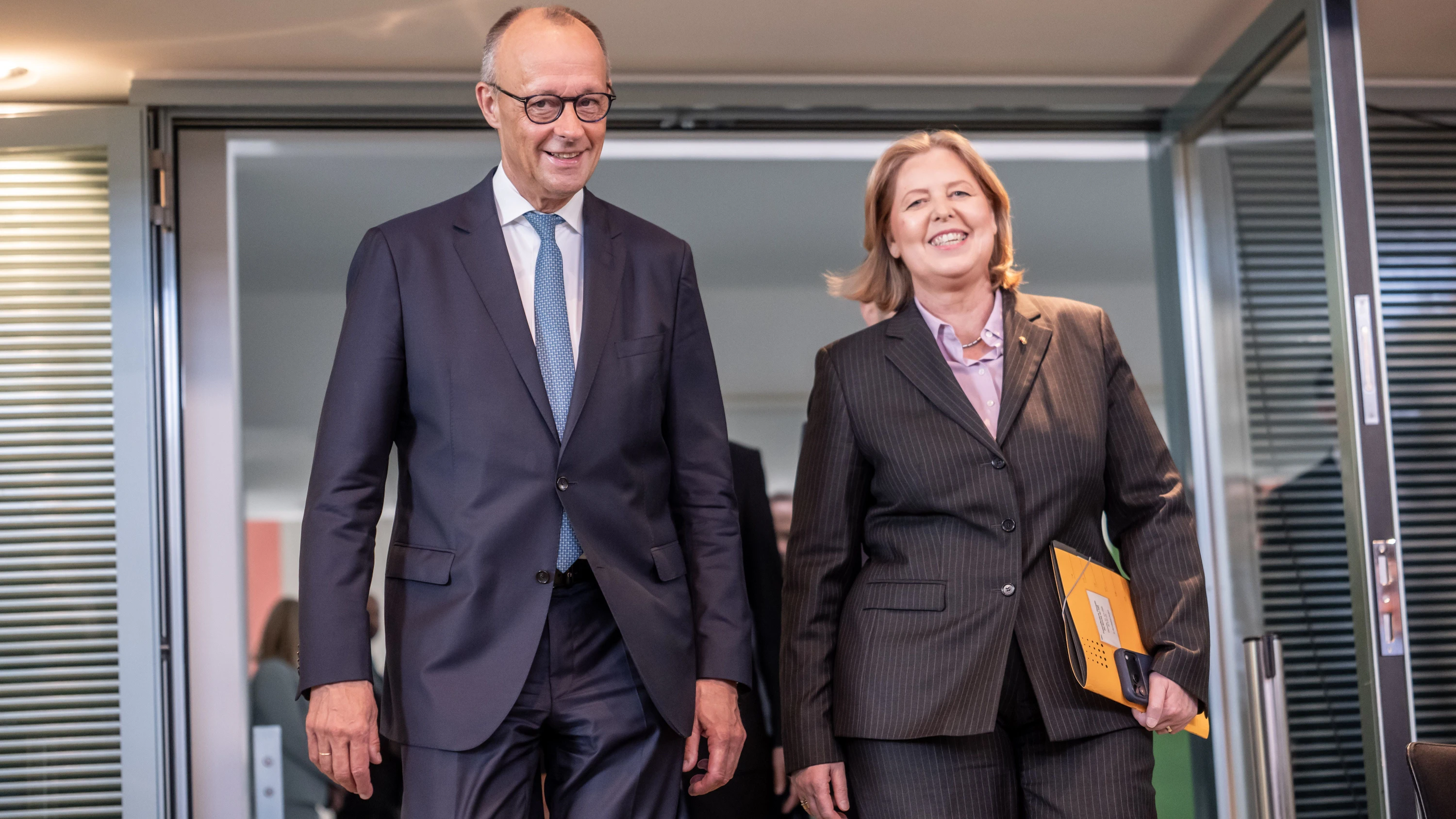 Bundeskanzler Friedrich Merz (CDU) und Arbeitsministerin Bärbel Bas (SPD) am Dienstag in Berlin - dpa