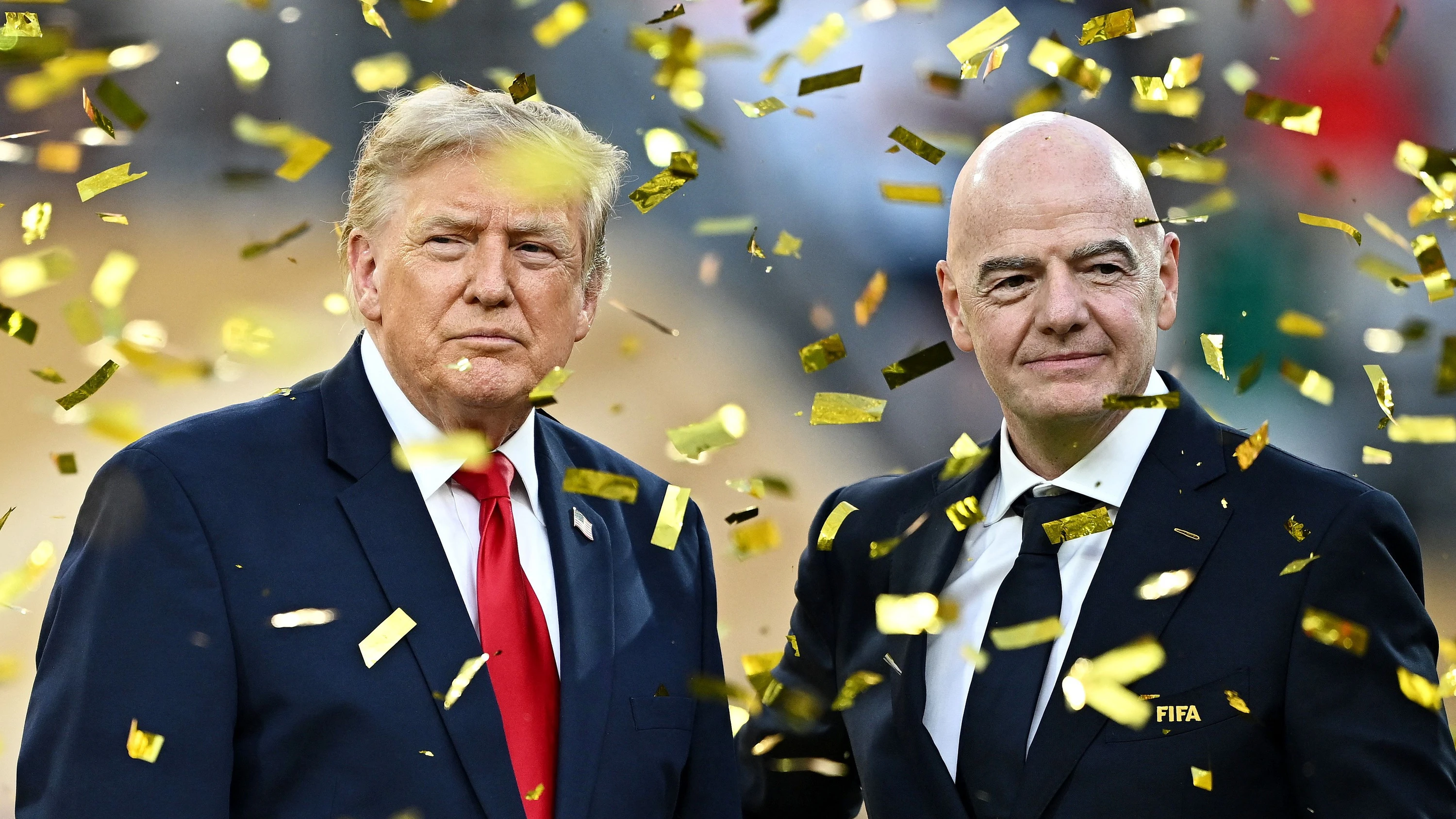 FIFA-Präsident Gianni Infantino (r.), hier mit Donald Trump nach dem WM-Finale, spaltet die Fußballwelt. - Reuters/Dylan Martinez