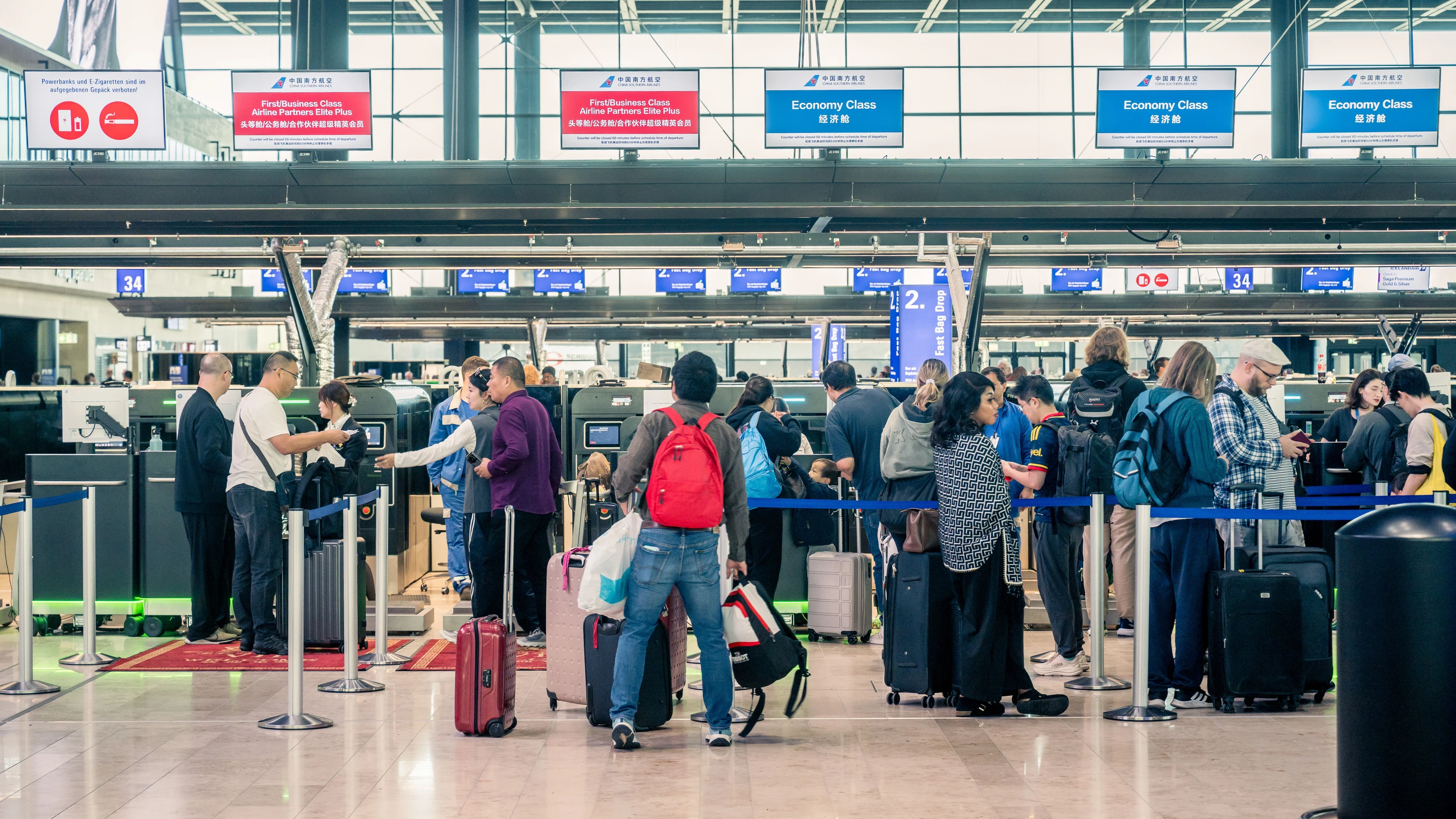 Zu Ferienbeginn: Wie Flugpassagiere die Wartezeiten minimieren können