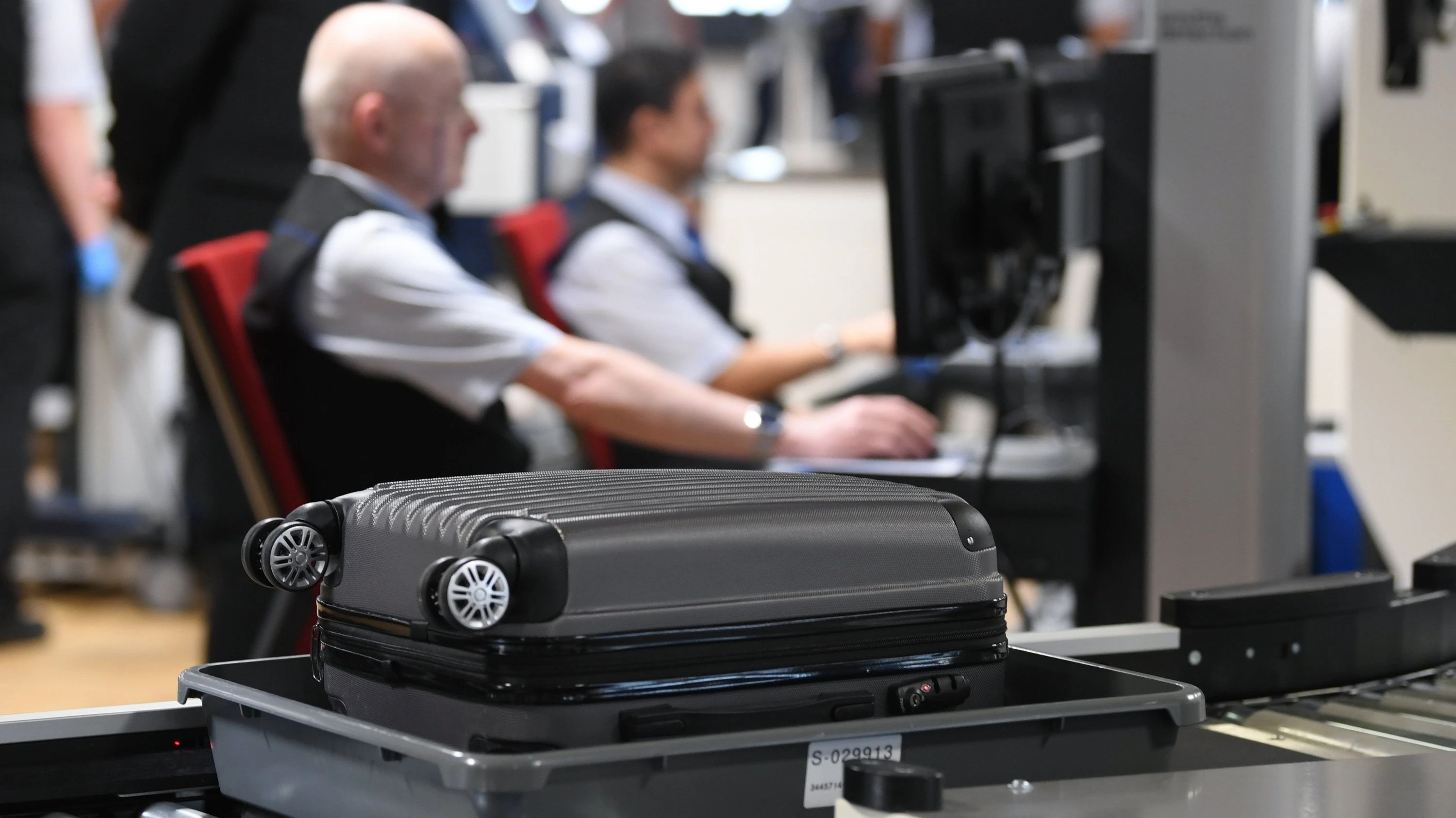 Rhein-Main-Liveblog: Mutmaßliche Diebin am Frankfurter Flughafen dank Gepäcktracker gefasst
