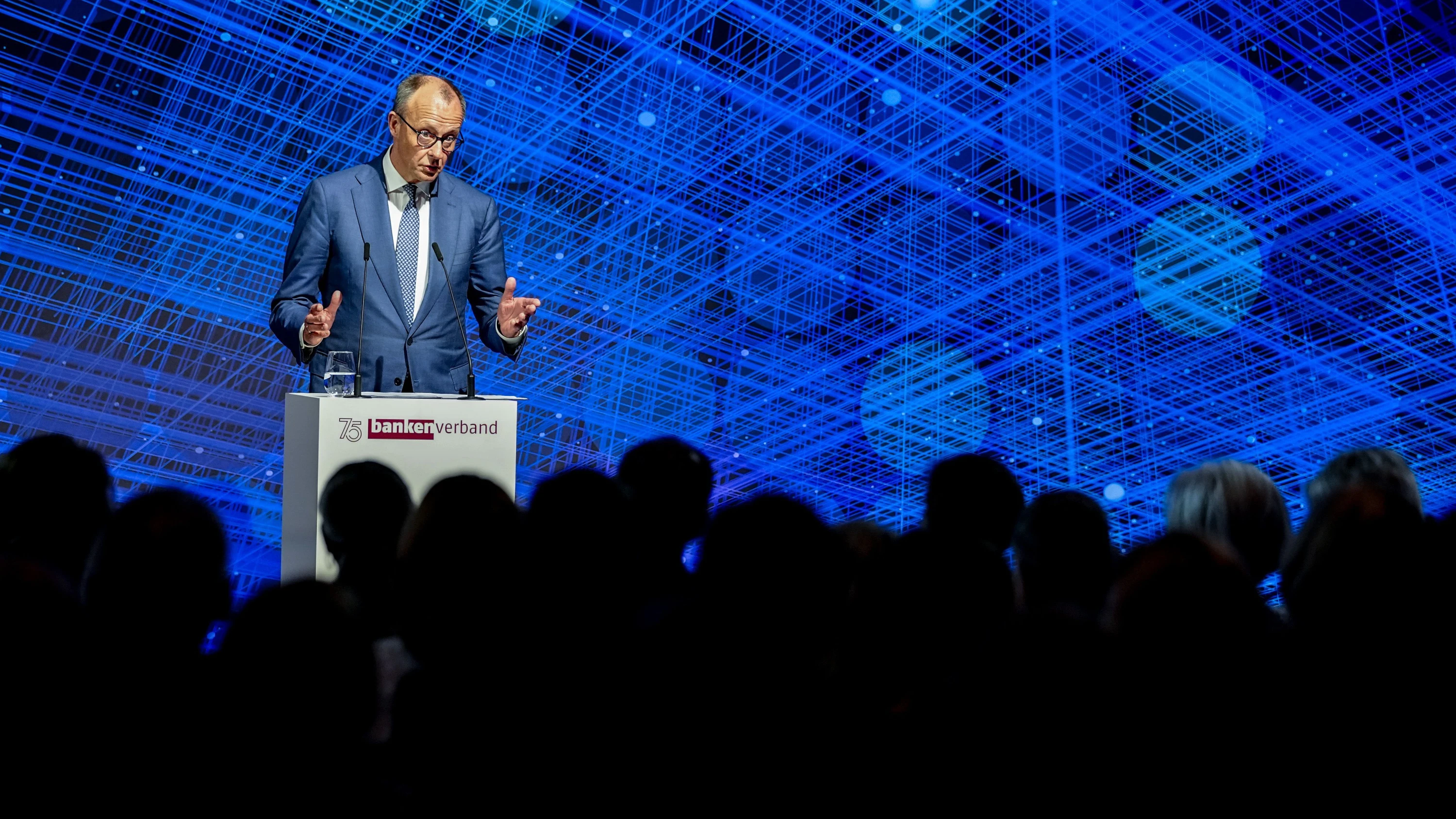 Zukunft der Altersvorsorge: Neuer Rentenstreit um eine alte Gewissheit