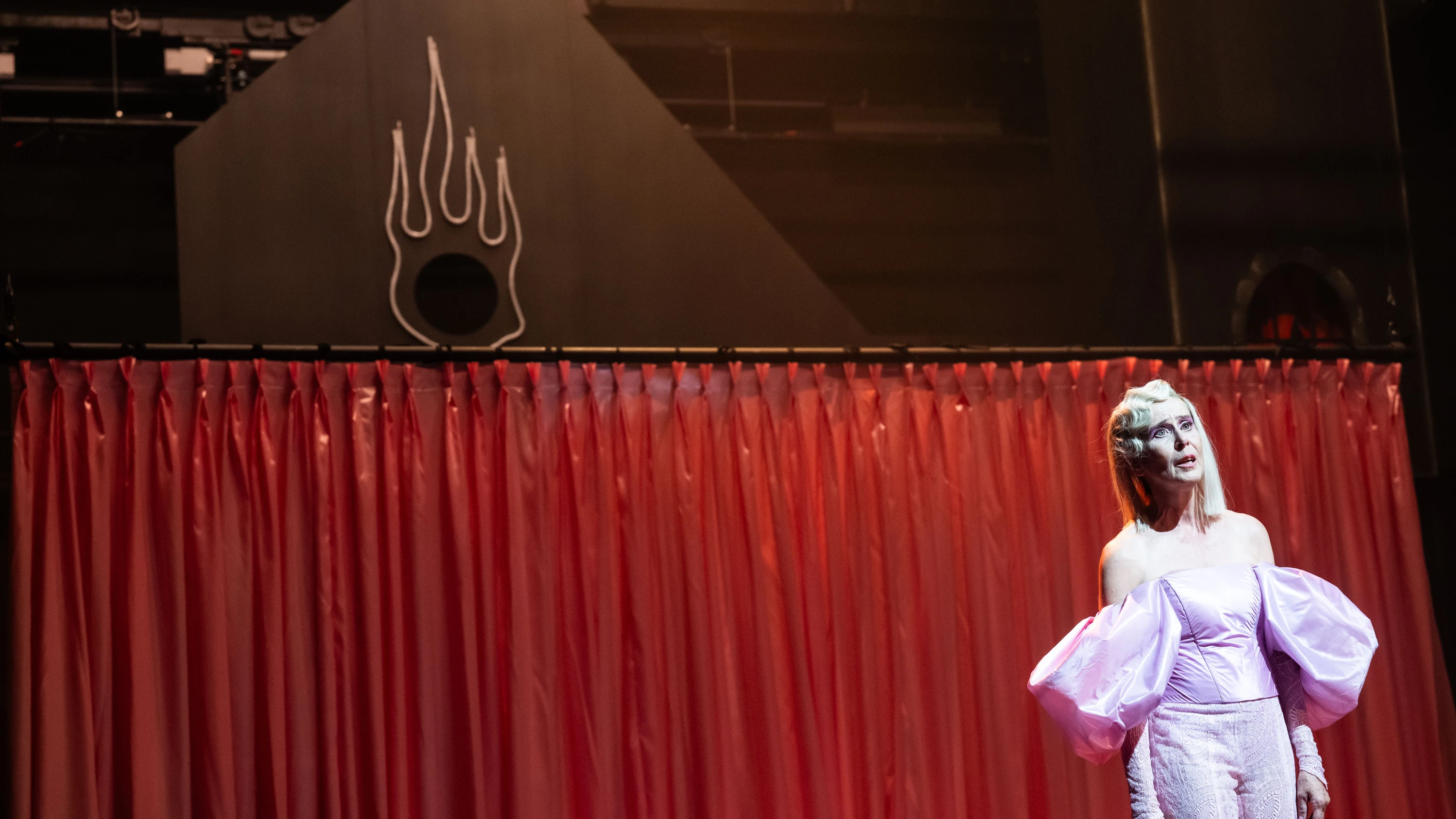 Theater zürich: Hierarchiefrei von den Erniedrigten erzählen