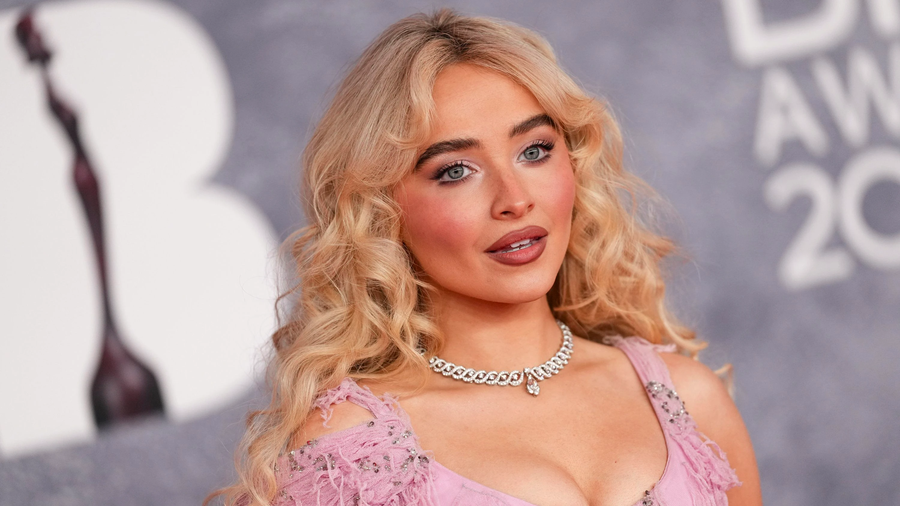 „Espresso“-Sängerin: Sabrina Carpenter zeigt sich empört über Video des Weißen Hauses