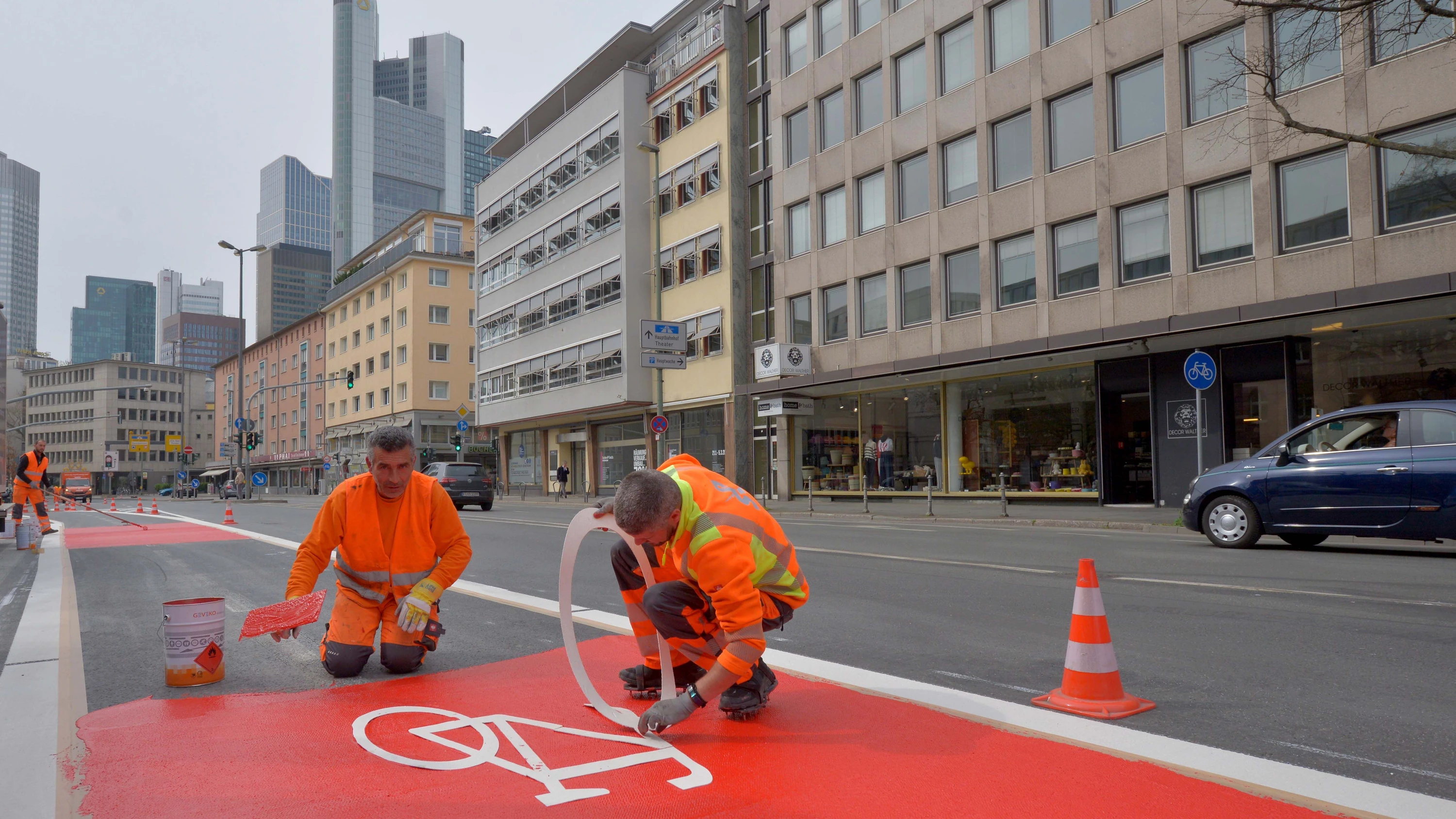 Verkehrspolitik: FDP will Fahrspuren auf Berliner Straße zurück