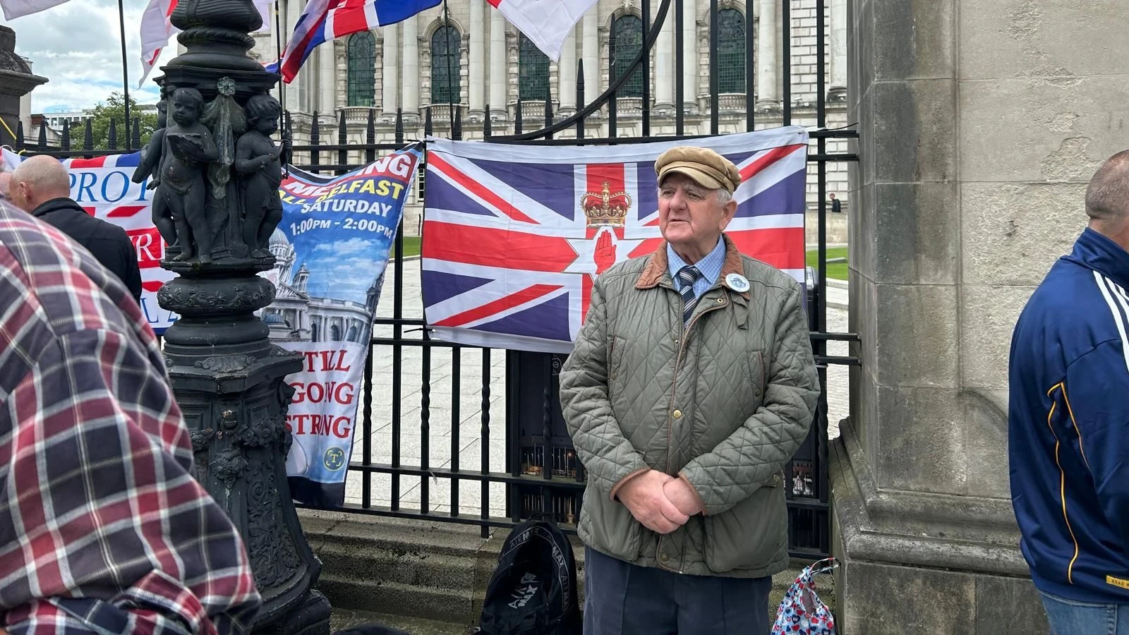 Gewalt in Belfast: Eine Flagge, die Nordirland spaltet Gewalt in Belfast: Eine Flagge, die Nordirland spaltet