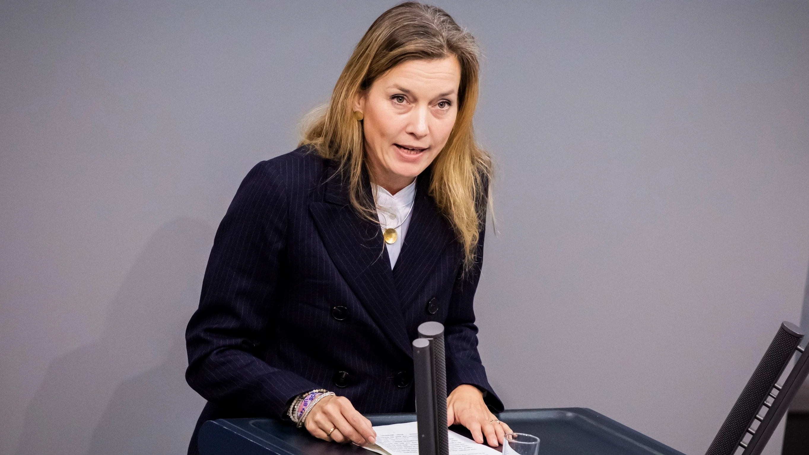 Liveblog Bundespolitik: Möller zur Jugend: Machen euch nicht zu Kanonenfutter