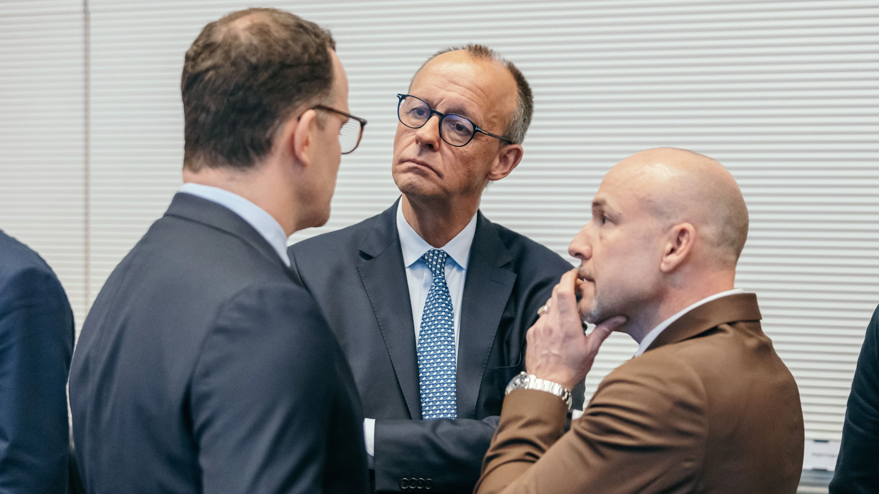 Liveblog Bundespolitik: Rentenkonflikt: Union lässt per Handzeichen probeabstimmen Liveblog Bundespolitik: Rentenkonflikt: Union lässt per Handzeichen probeabstimmen