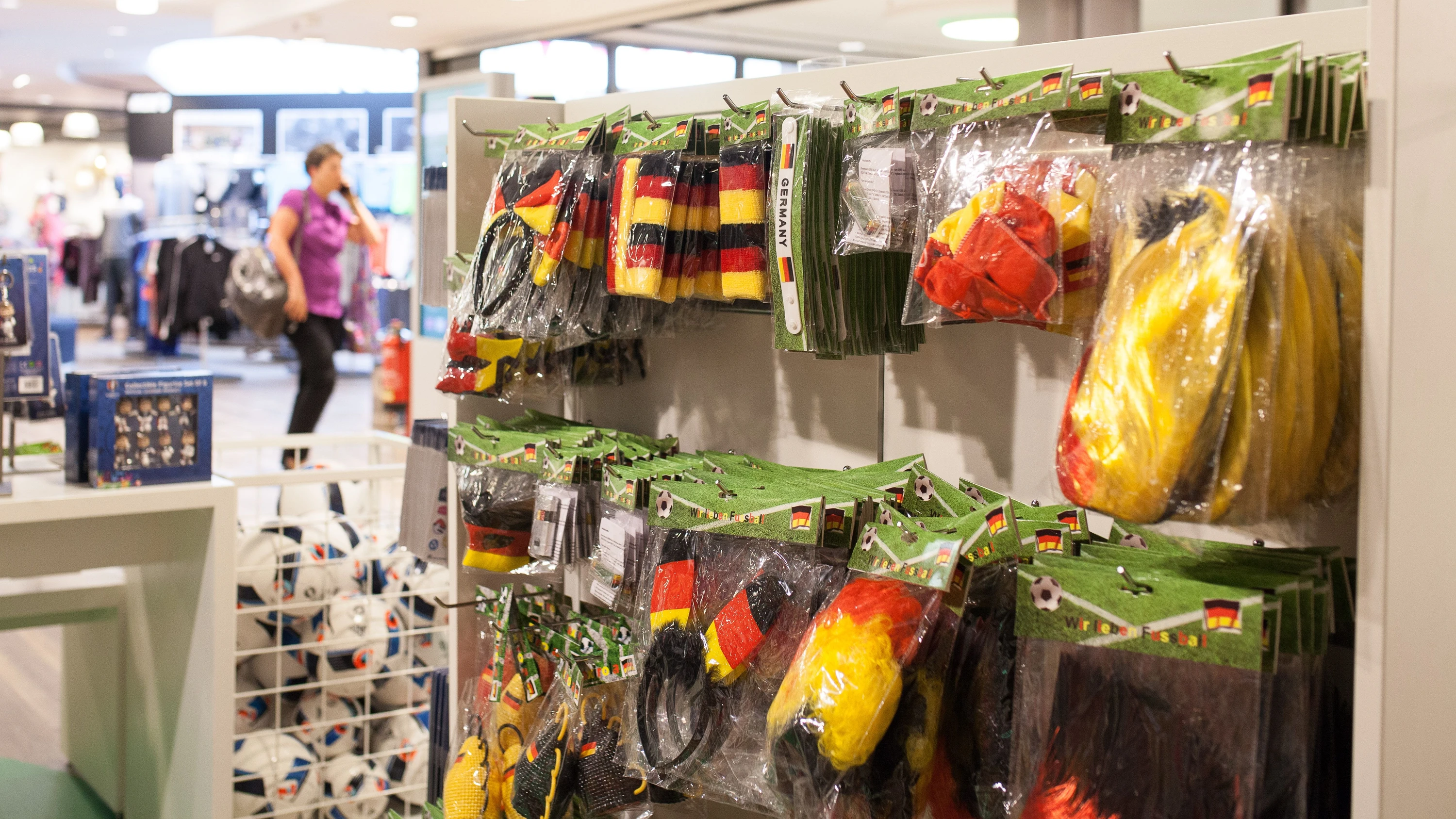 Vor der Fußball-WM: Von WM-Stimmung ist im Handel wenig zu m