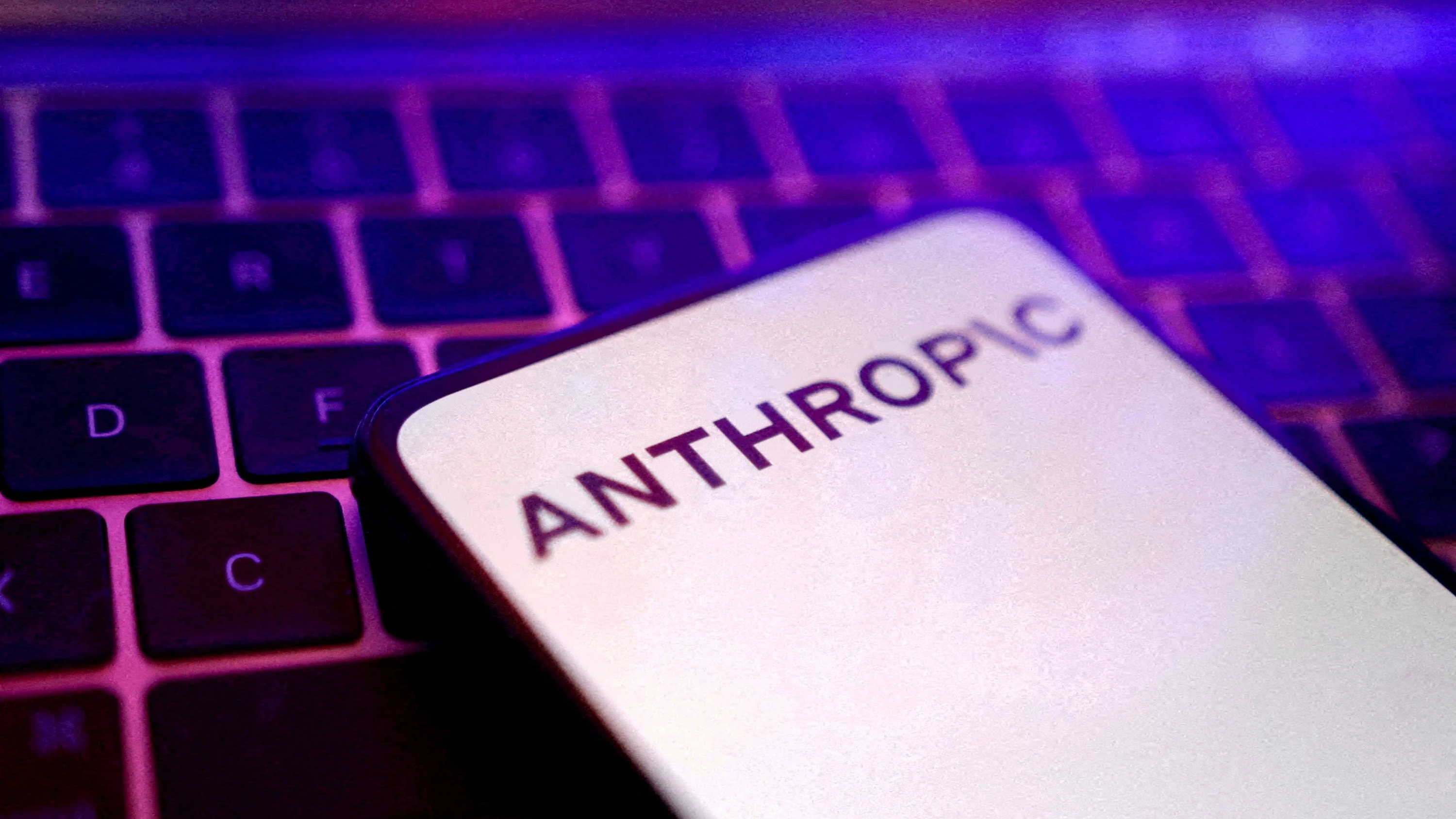 Nächster Alarm: Anthropic-KI schickte eigenständig Phishing-Mails