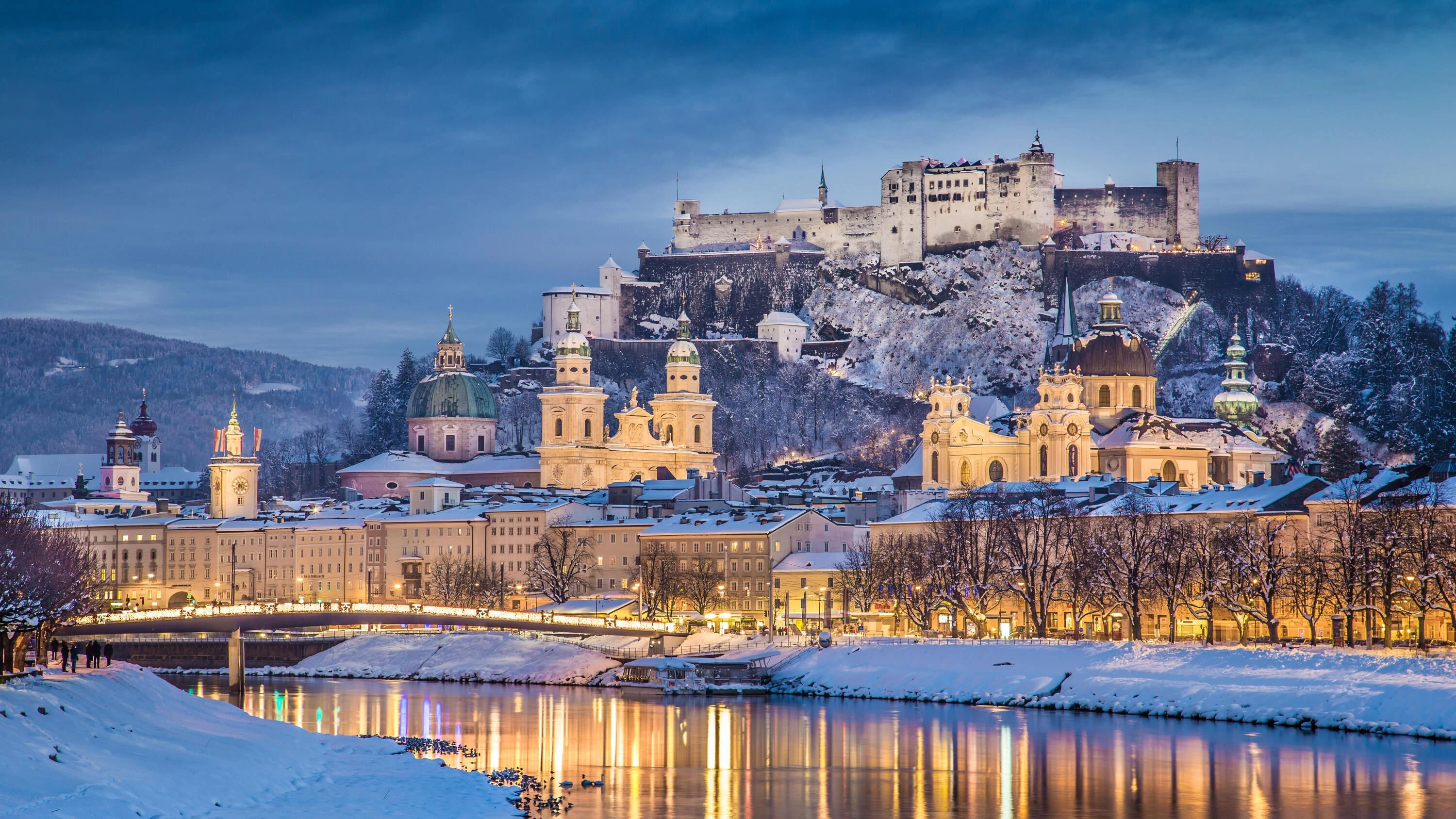 polarisierendes Salzburg: Der kurze Schritt vom Dunkel ins Licht