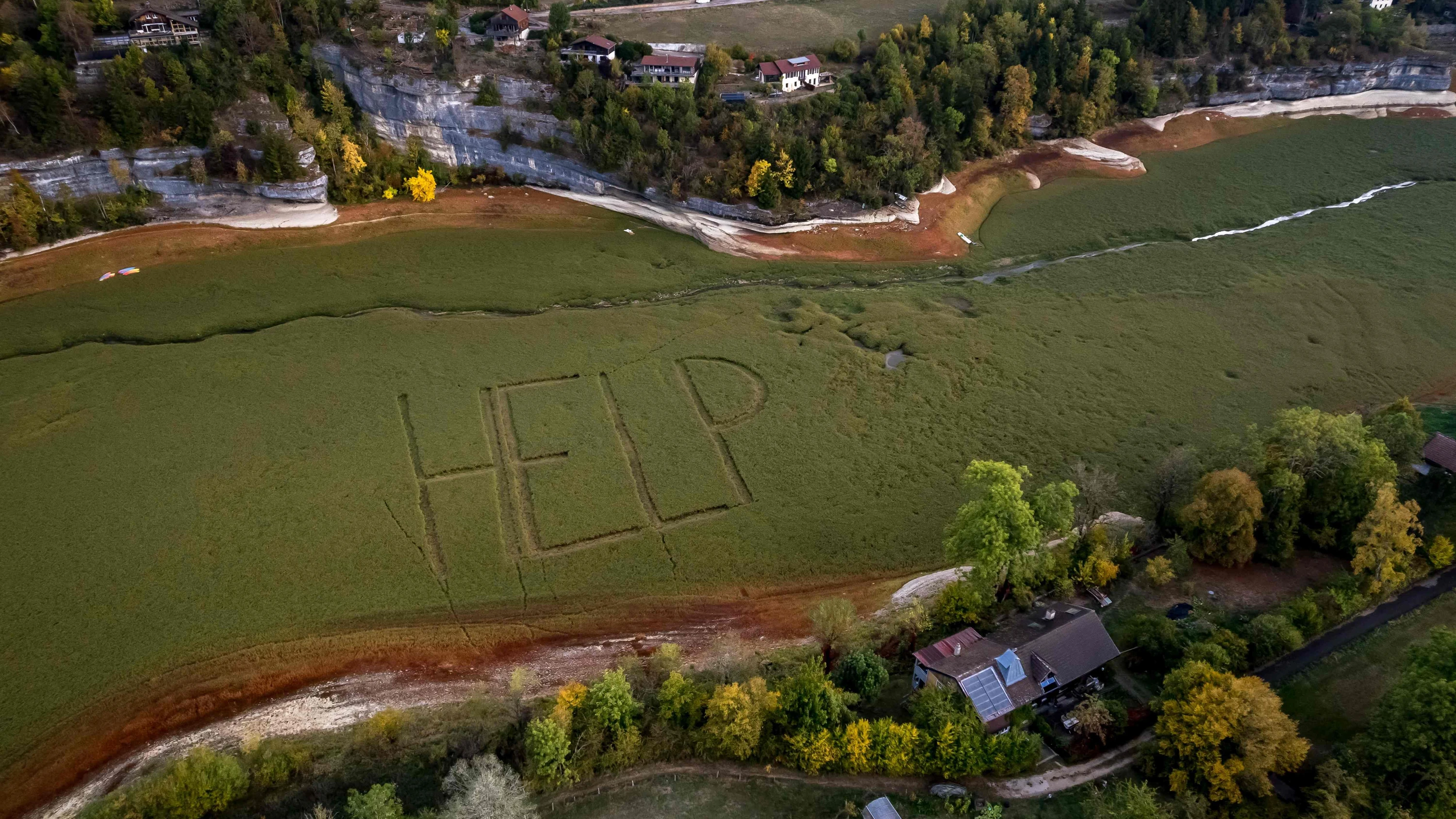 Schweiz: „Hilfe“-Ruf auf trockenem Seegrund: Grenzsee zu Frankreich trocknet aus