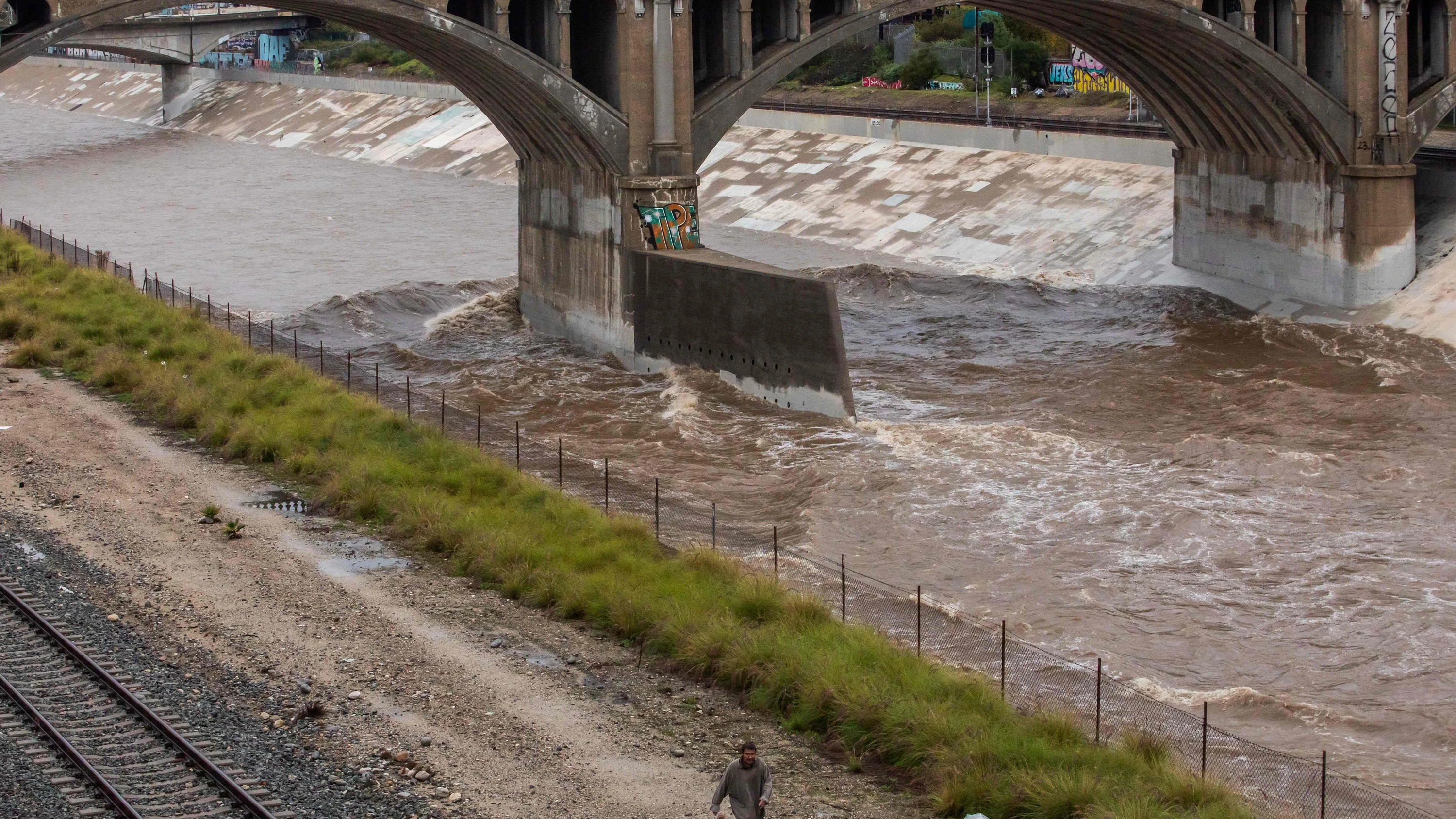 Notstand in Los Angeles: Kalifornien bereitet sich auf „gefährlichen Weihnachtssturm“ vor