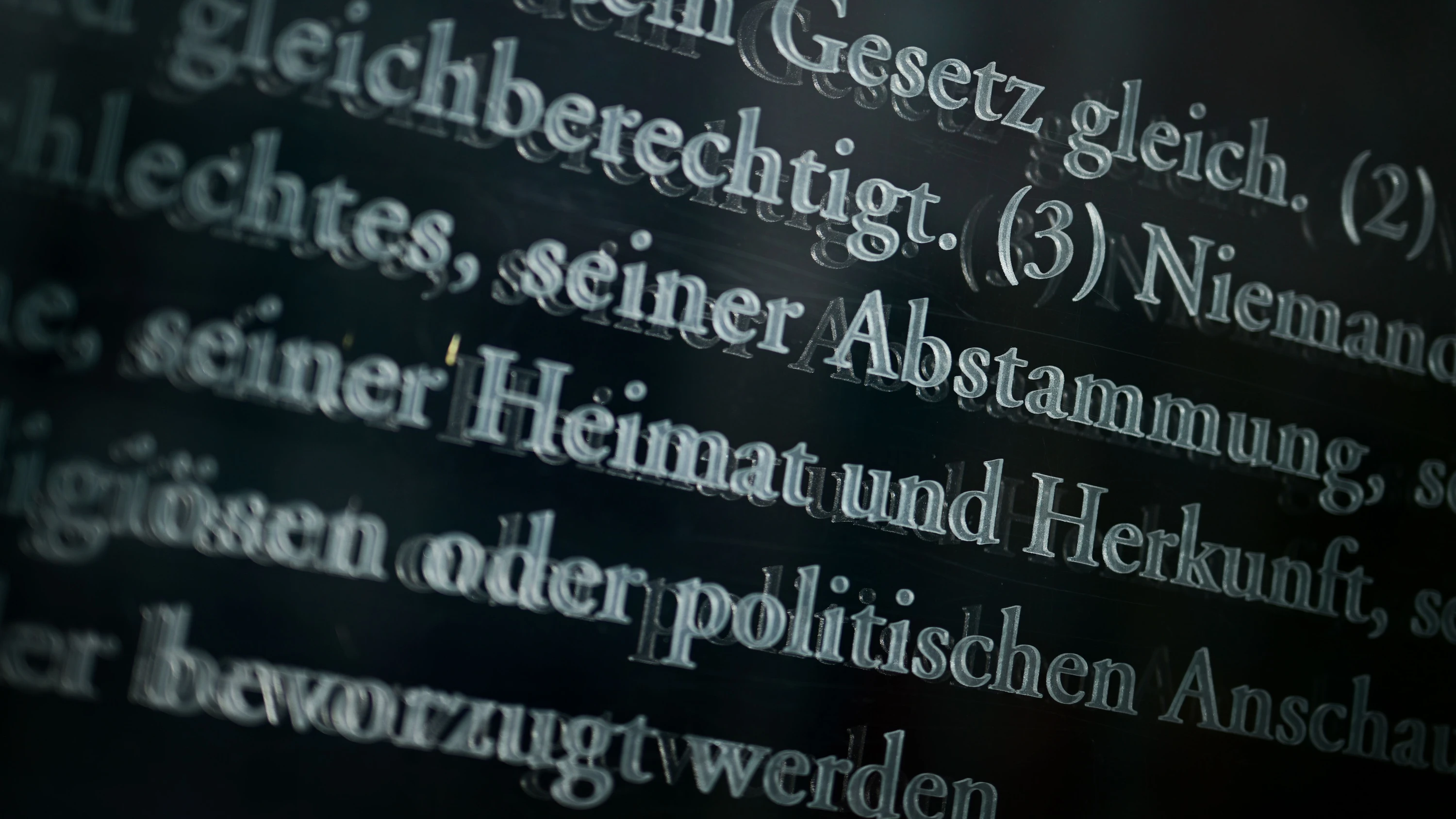 Das Allgemeine Gleichbehandlungsgesetz (AGG) konkretisiert den in Art. 3 GG verankerten Gleichbehandlungsgrundsatz und dient dem Schutz vor Diskriminierung. - dpa