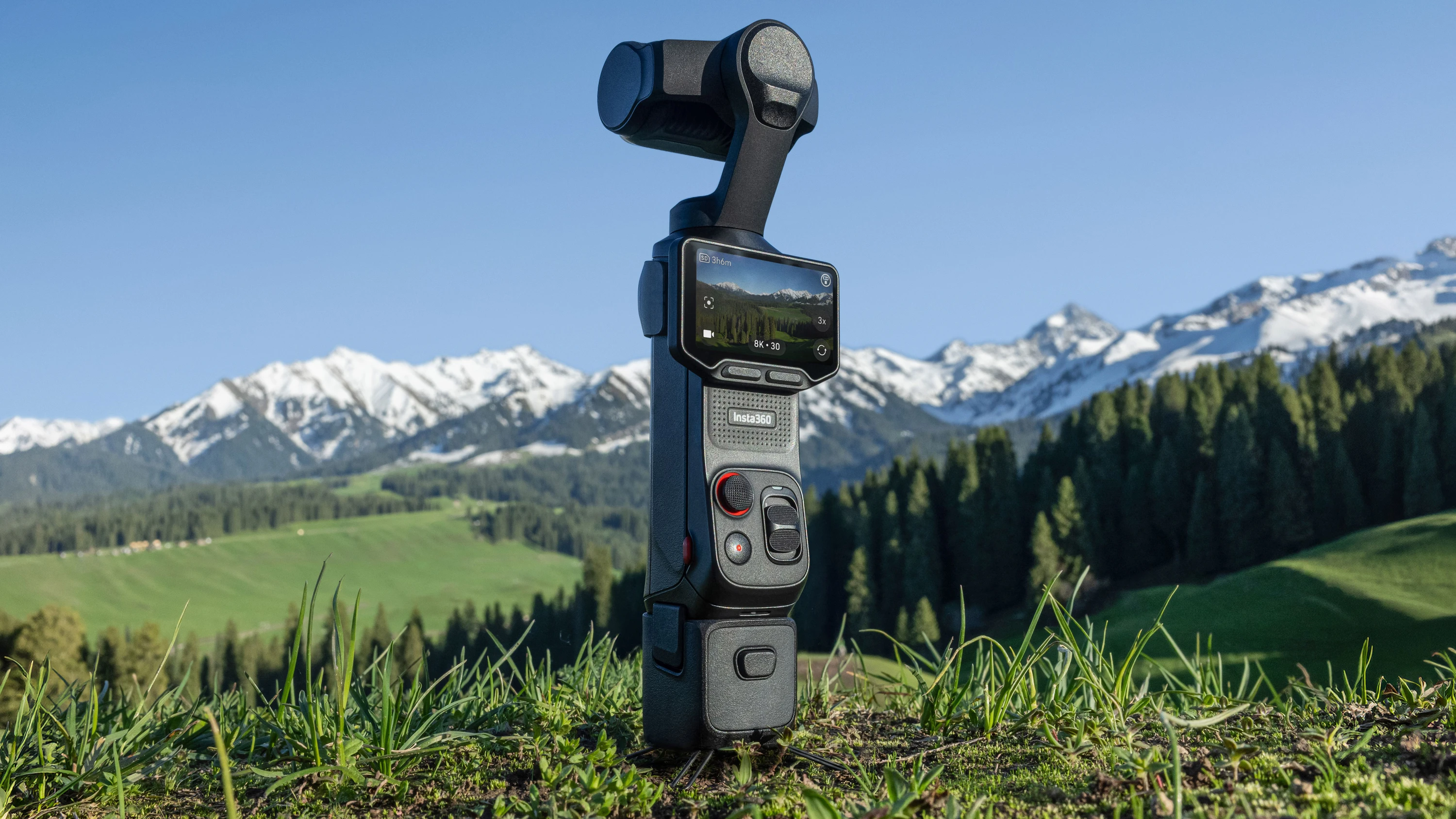 Im Einsatz am Berg: Luna Ultra mit unten angesteckter Stativhalterung - Hersteller