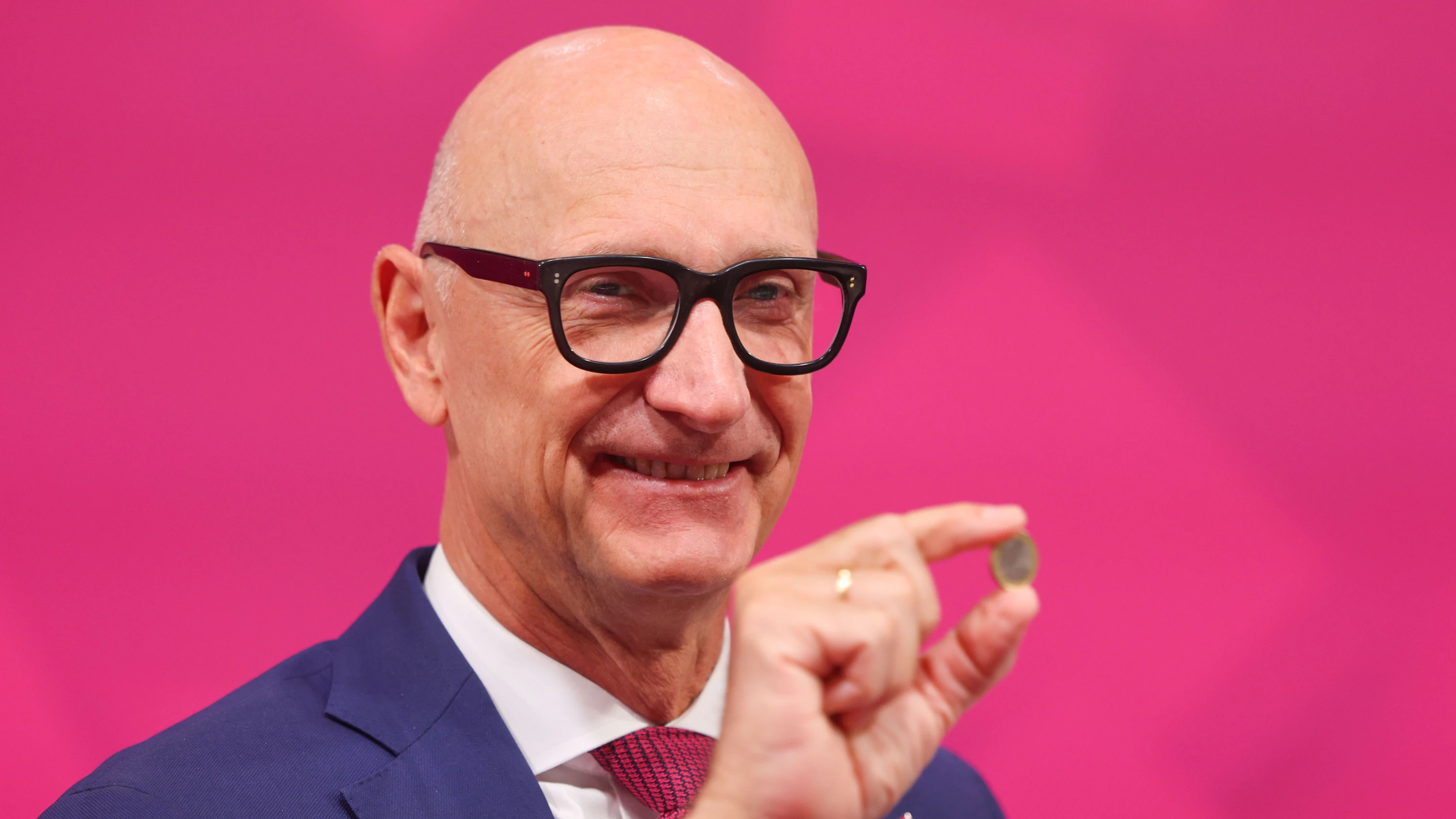 Schwacher Aktienkurs: Telekom kauft eigene Aktien zurück: „Wir wollen die Unterbewertung nutzen“