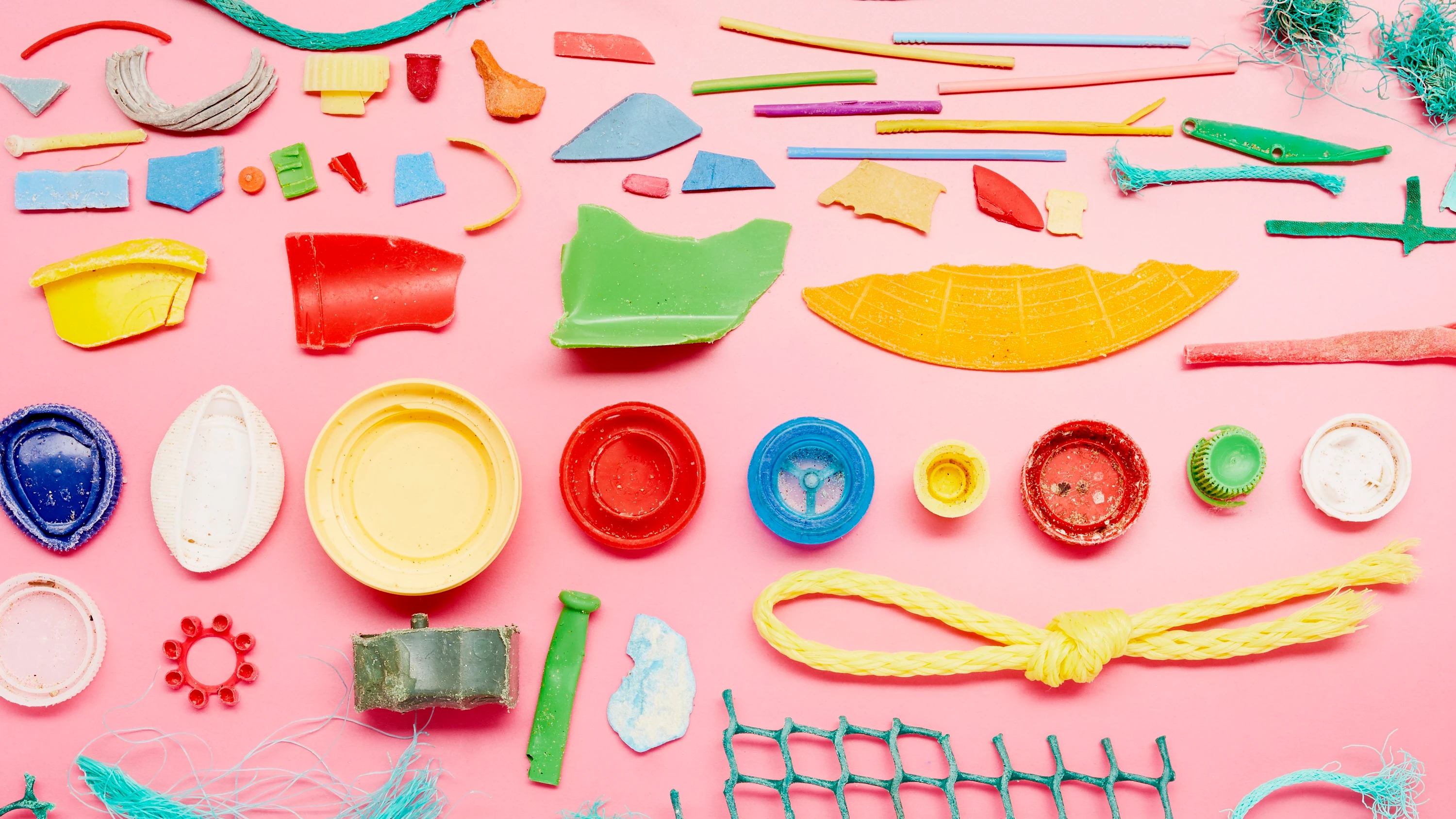 Plastikflaschen, Badelatschen, Verpackungen aller Art: Die Quellen von Mikroplastik sind zahllos. - Getty