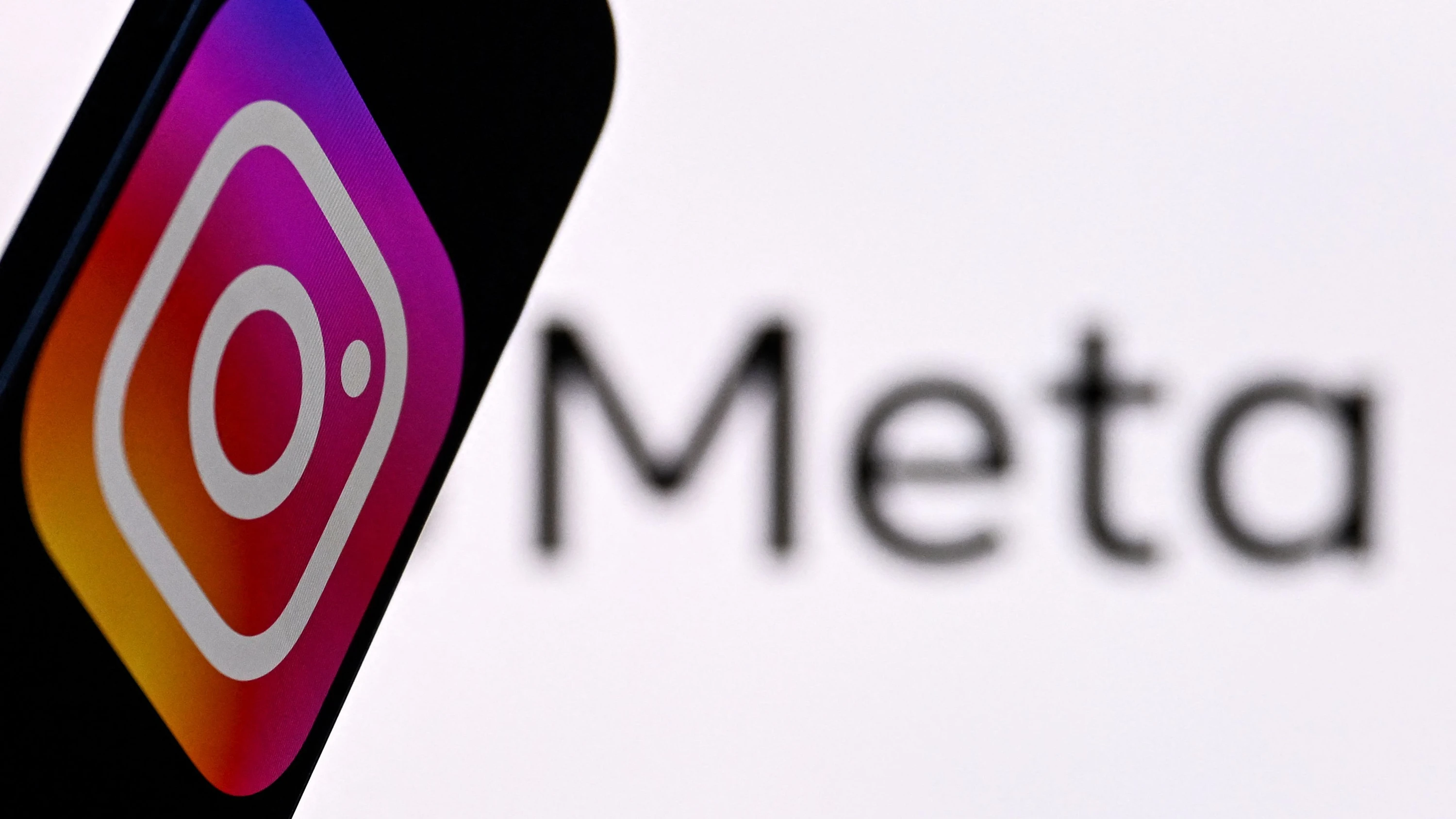 Business-Ticker: Meta stellt neue KI-Bildfunktion nach Kritik wieder ein
